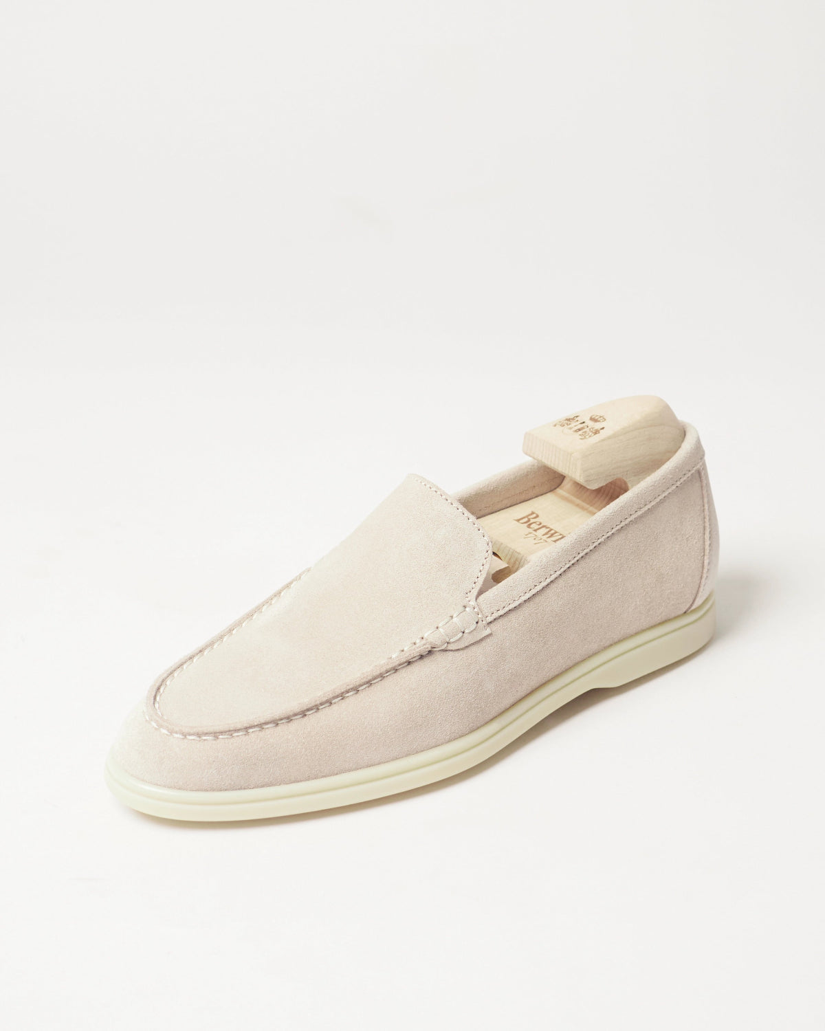 Berwick Flex Walk Plain Loafer 195 Yankee Suede Avola single shoe front angle view