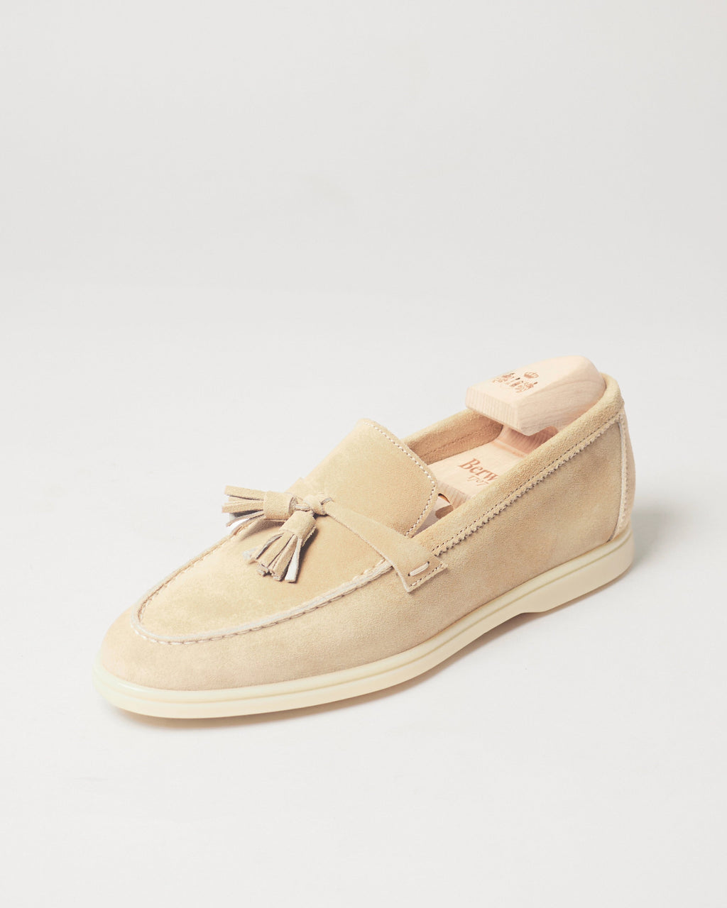 Berwick Flex Walk Tassel Loafer 197 Go Rain Janus Suede Sughero single shoe front angle view