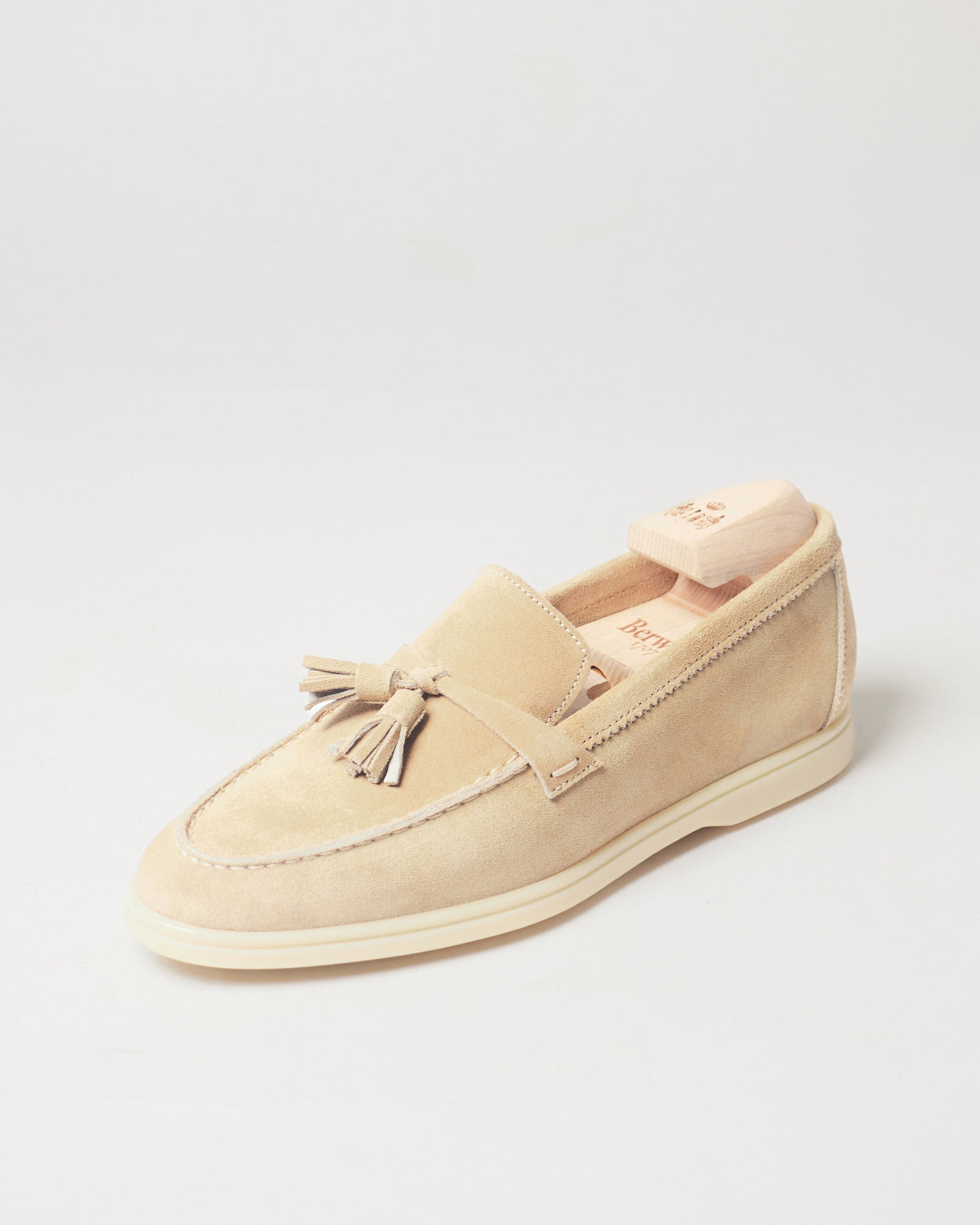 Berwick Flex Walk Tassel Loafer 197 Go Rain Janus Suede Sughero single shoe front angle view