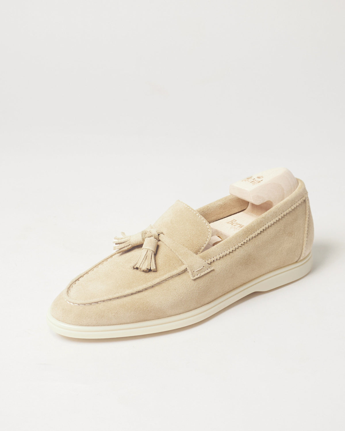 Berwick Flex Walk Tassel Loafer 197 Yankee Suede Alce single shoe front angle view