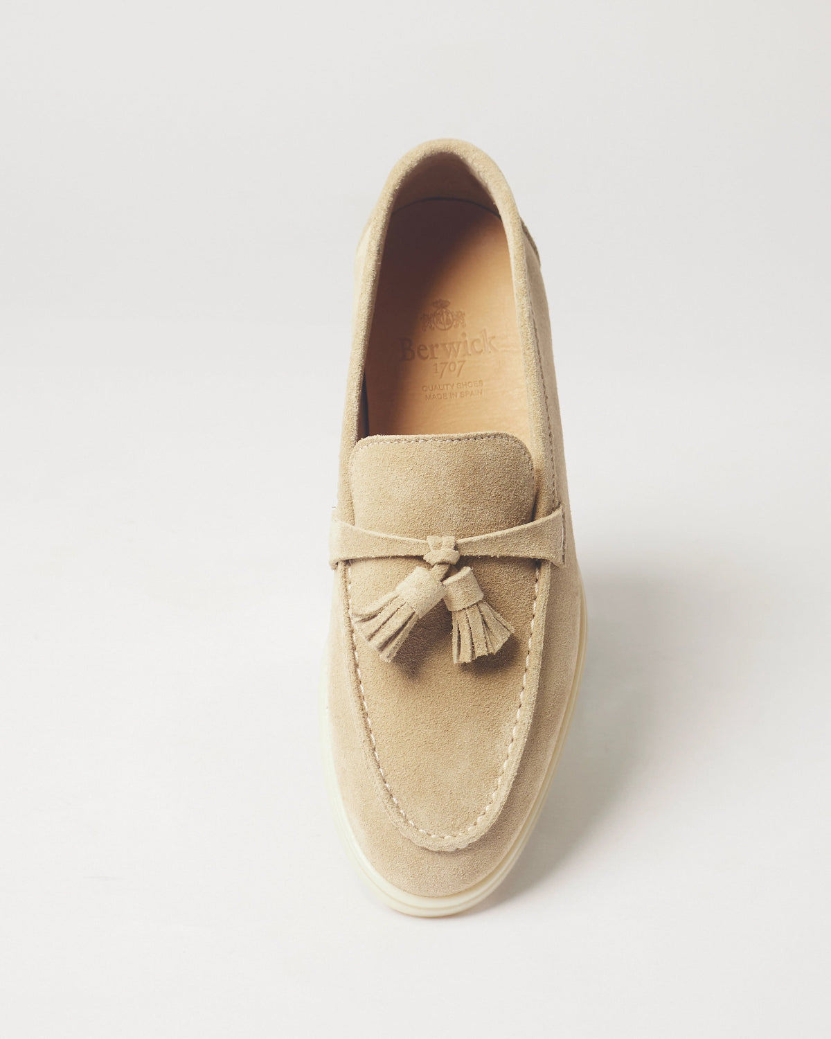 Berwick Flex Walk Tassel Loafer 197 Yankee Suede Alce leather shoes top front view