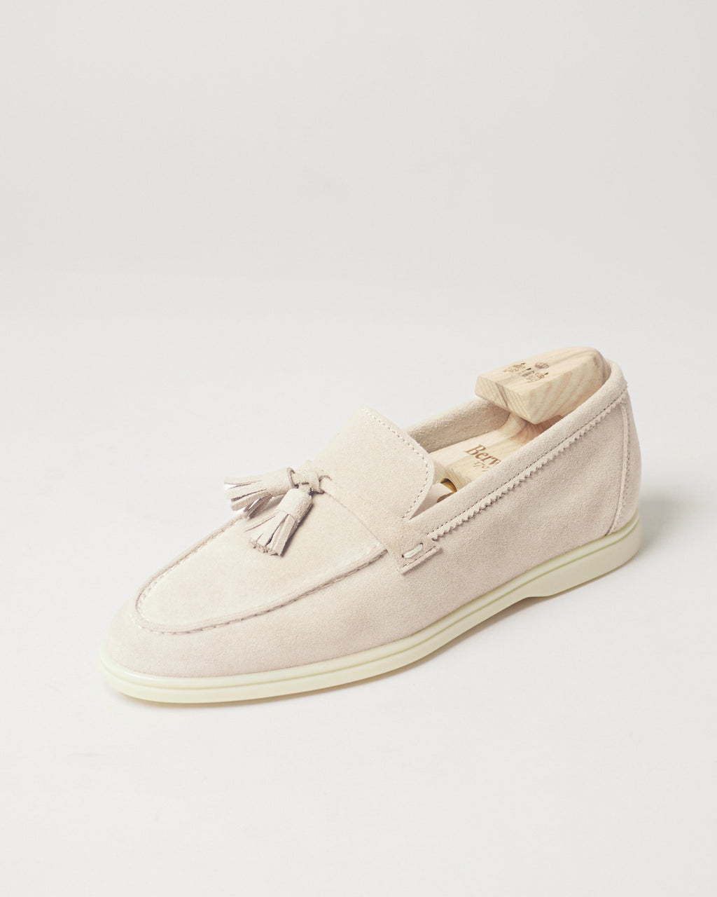 Berwick Flex Walk Tassel Loafer 197 Yankee Suede Avola single shoe front angle view