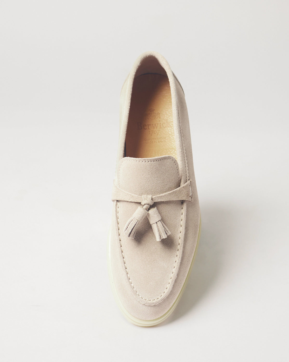 Berwick Flex Walk Tassel Loafer 197 Yankee Suede Avola leather shoes top front view