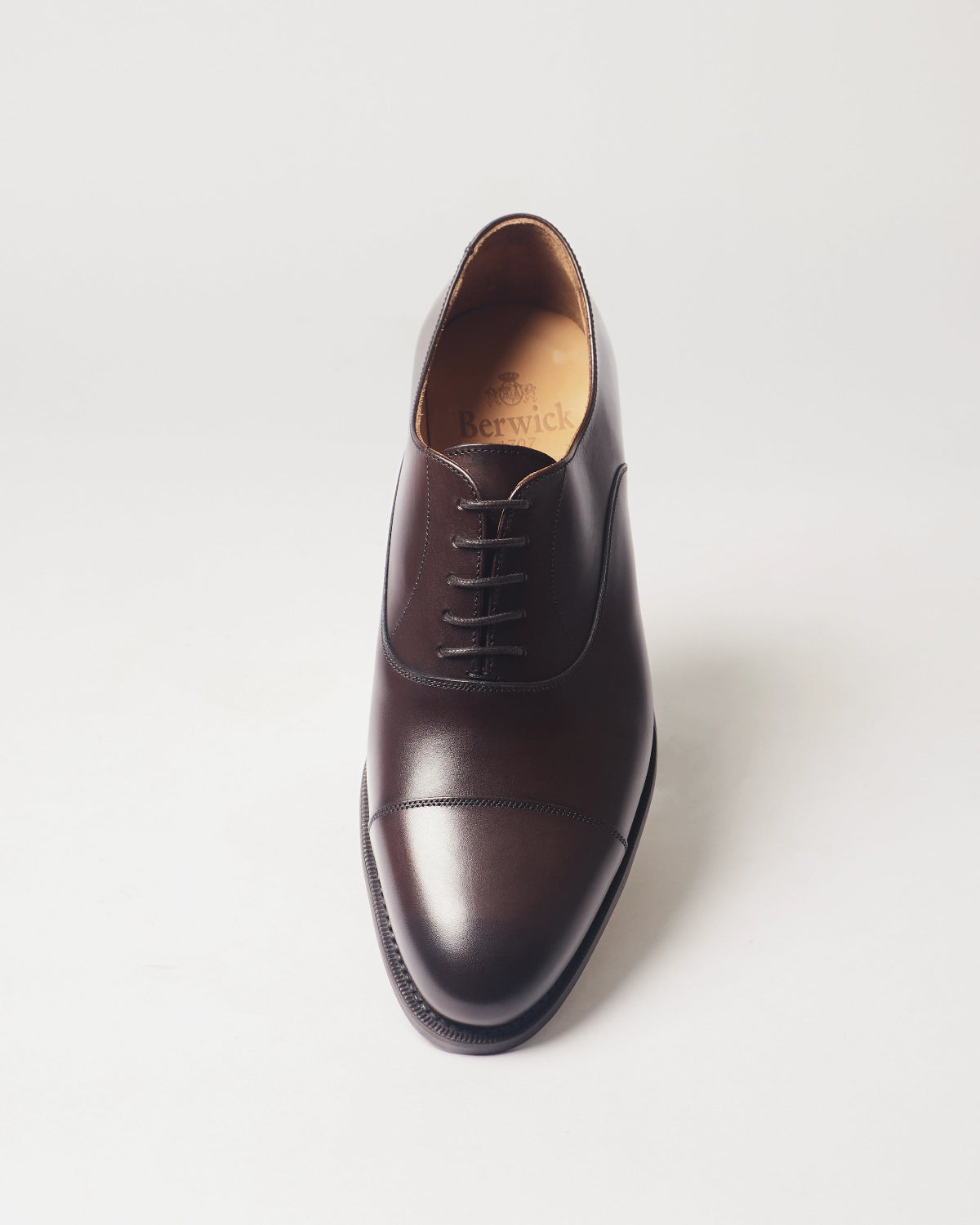 Berwick Oxford Captoe 4311 Nomera Testa Oscuro dark brown leather shoe front view