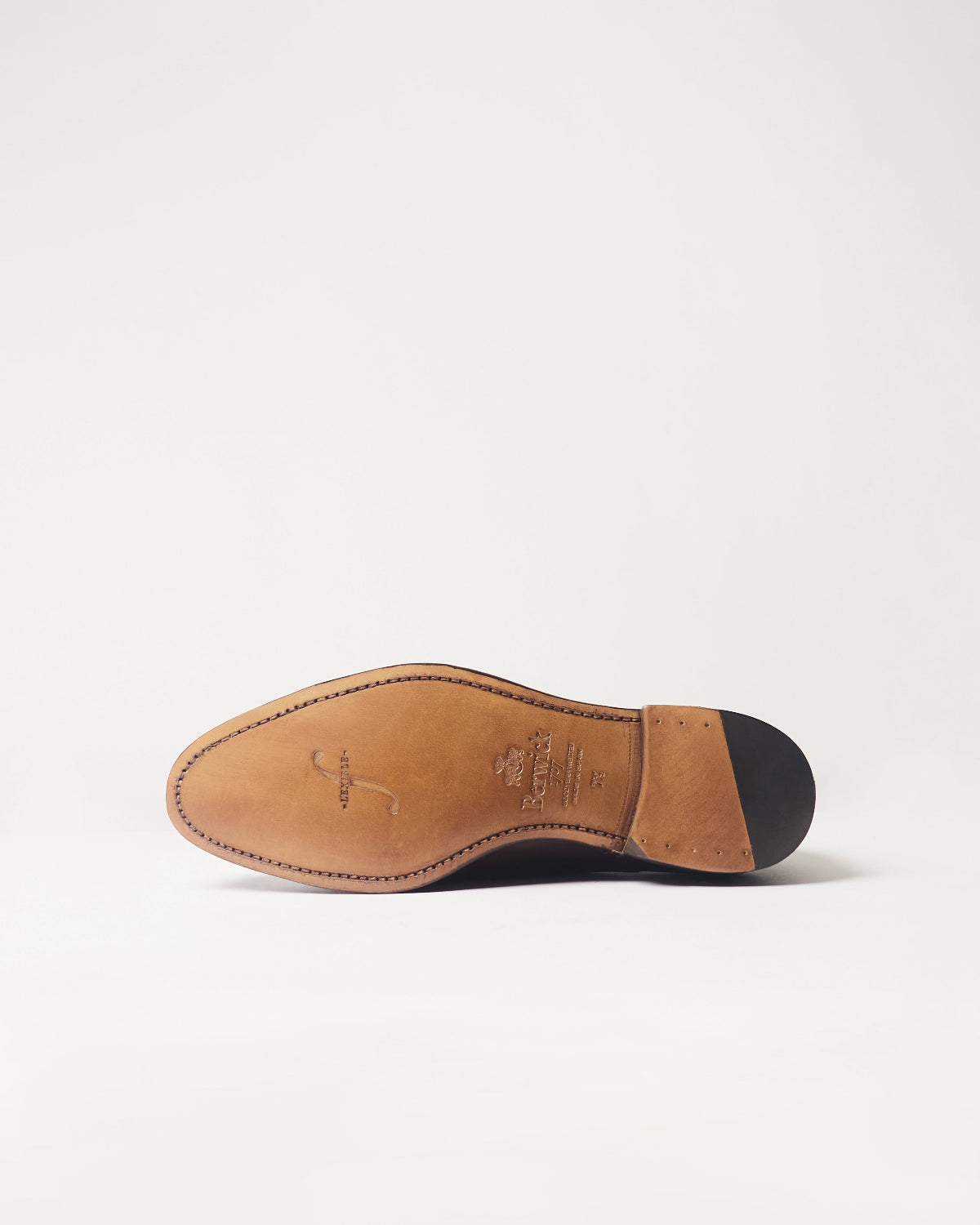 Berwick Oxford Captoe 4311 Nomera Testa Oscuro dark brown leather shoe leather outsole view