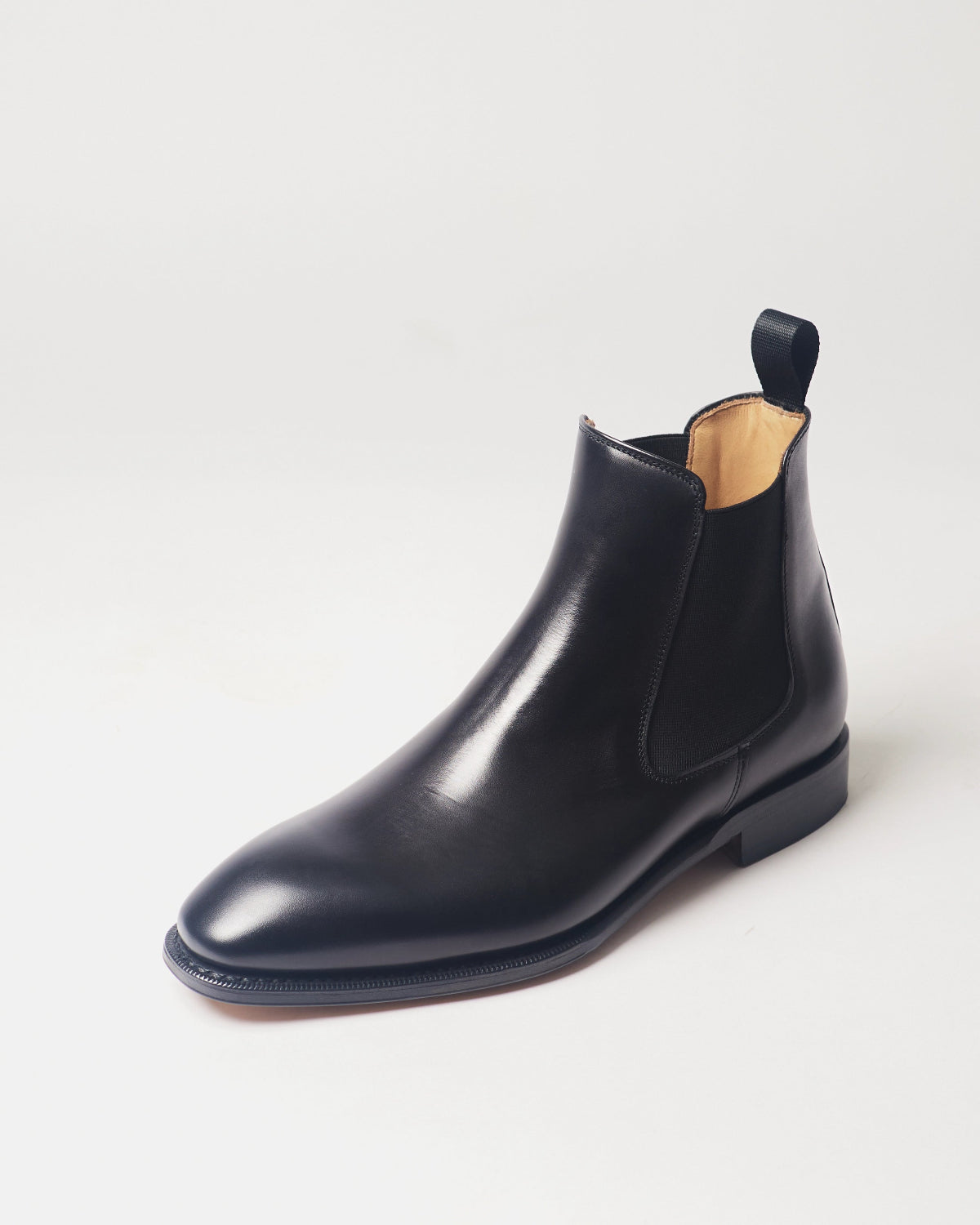 Berwick Chelsea Boot 475 Box Calf Black Elastico Black leather boot front angle view