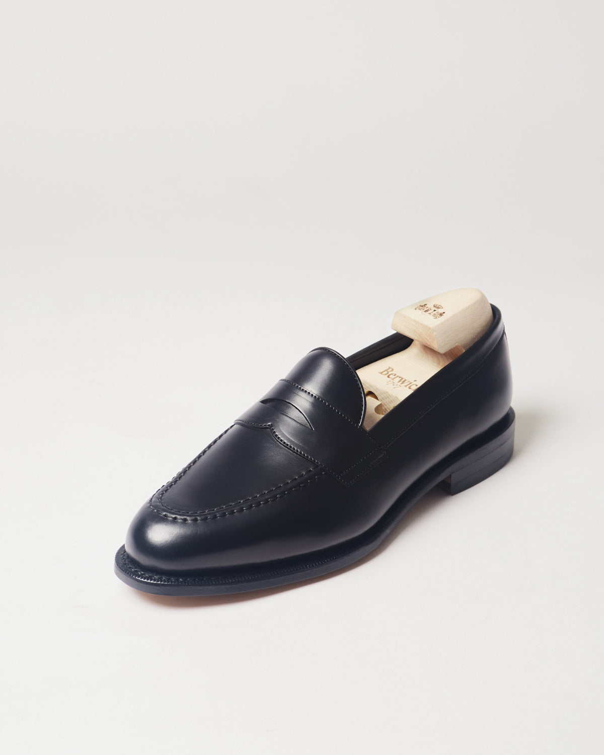 Berwick Penny Loafer 5138 Cordovan Rocado Black shell cordovan leather single shoe front angle view
