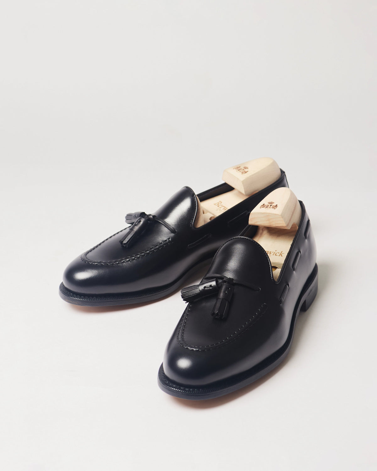 Berwick Tassel Loafer 5139 Box Calf Black smooth leather shoes pair front angle view