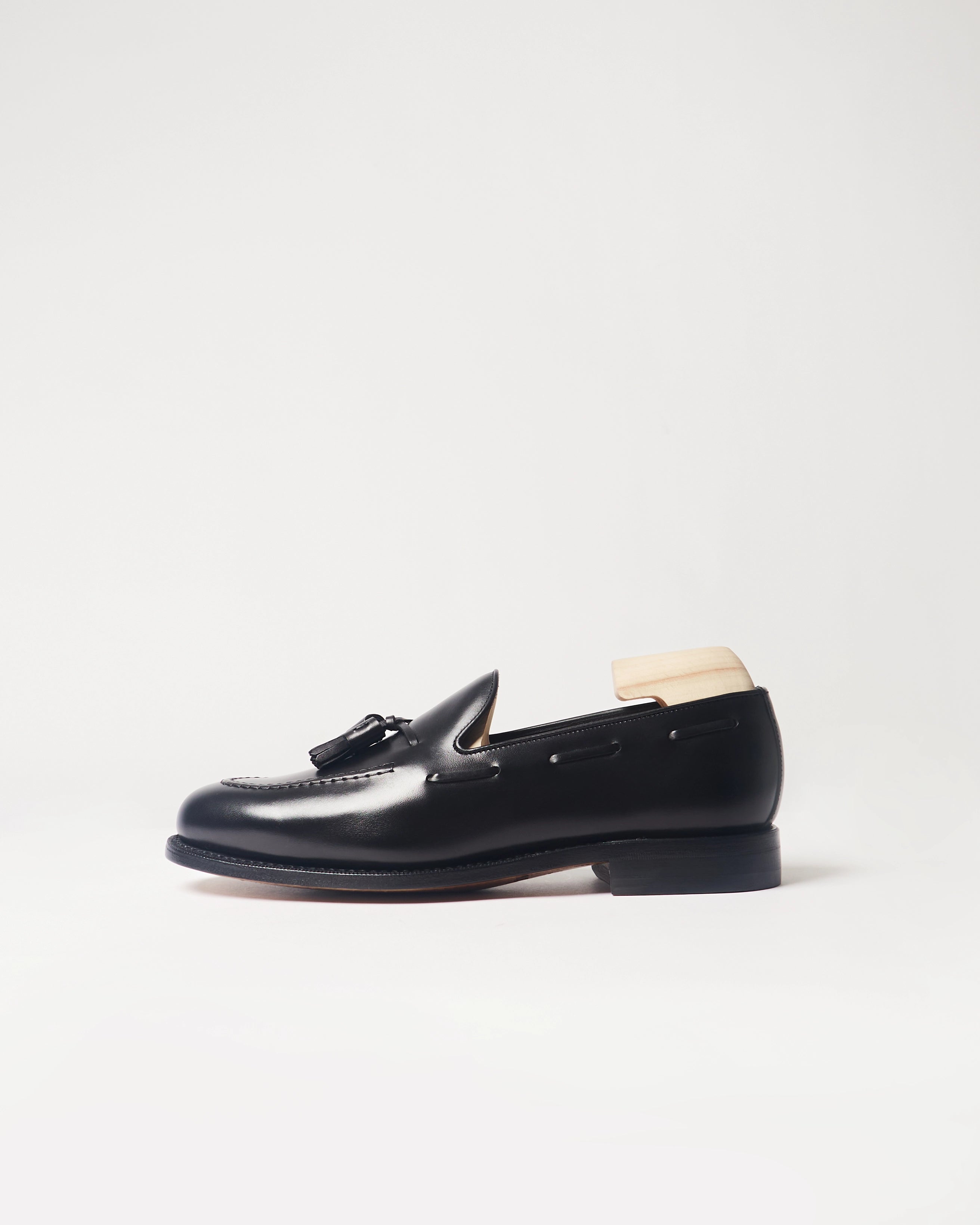 Berwick Tassel Loafer 5139 Box Calf Black smooth leather shoe side view