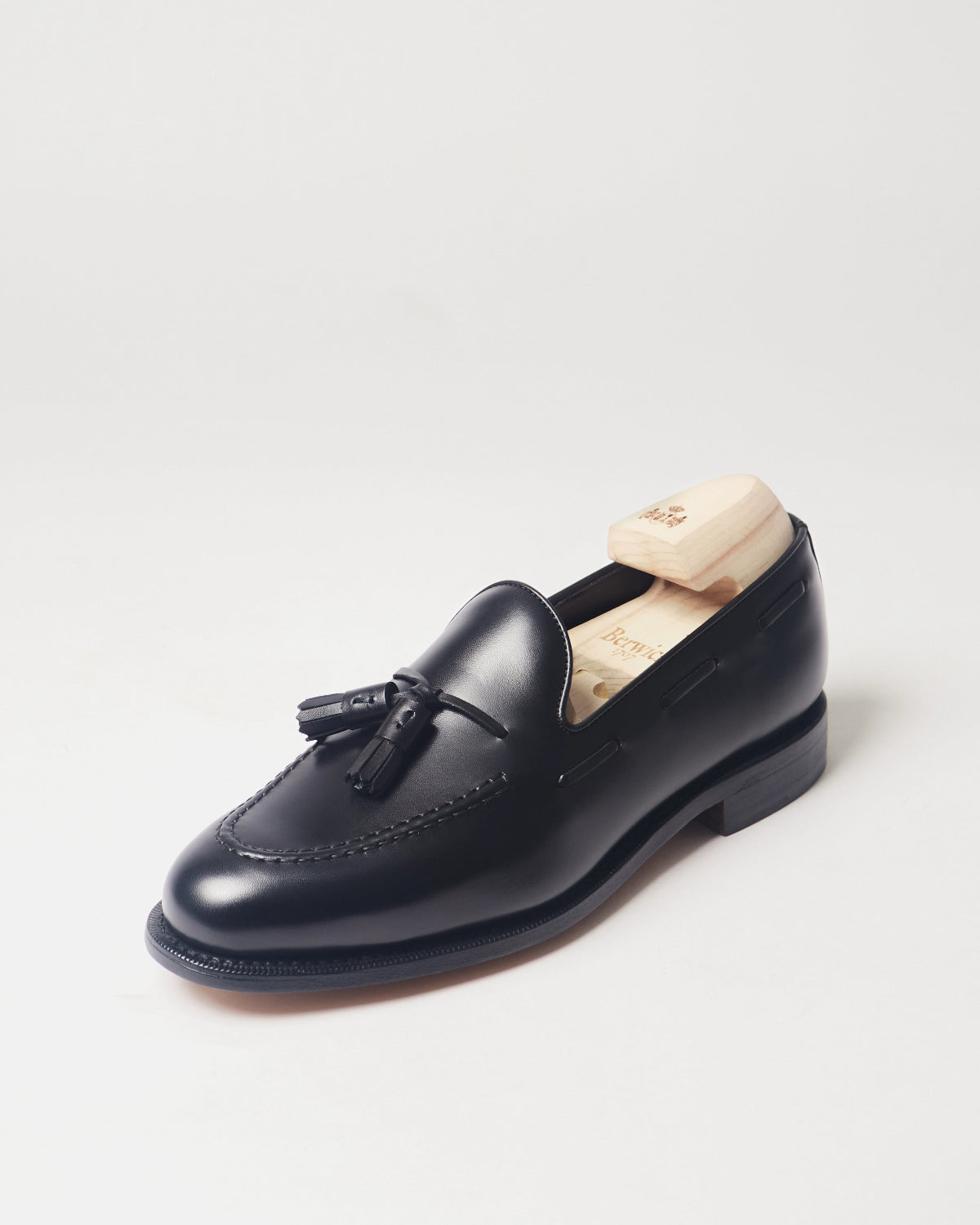 Berwick Tassel Loafer 5139 Box Calf Black smooth leather single shoe front angle view