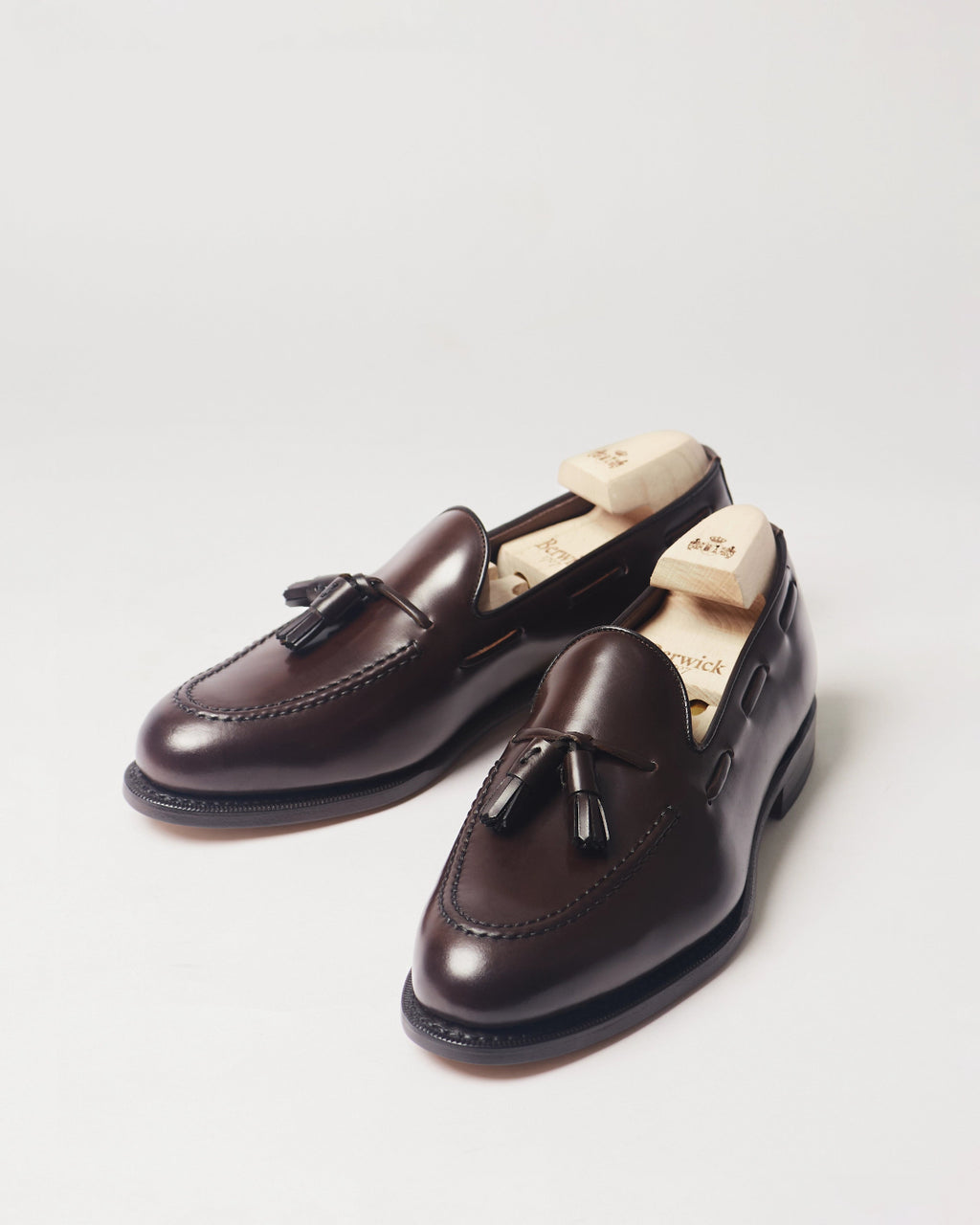 Berwick Tassel Loafer 5139 Cordovan Rocado Dark Brown shell cordovan leather shoes pair front angle view