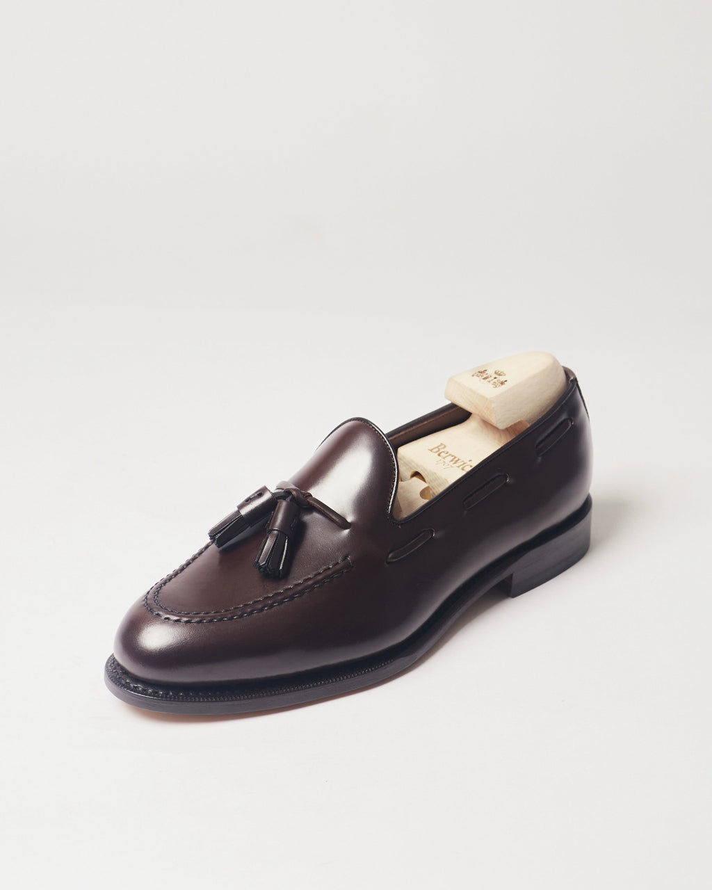 Berwick Tassel Loafer 5139 Cordovan Rocado Dark Brown shell cordovan leather single shoe front angle view