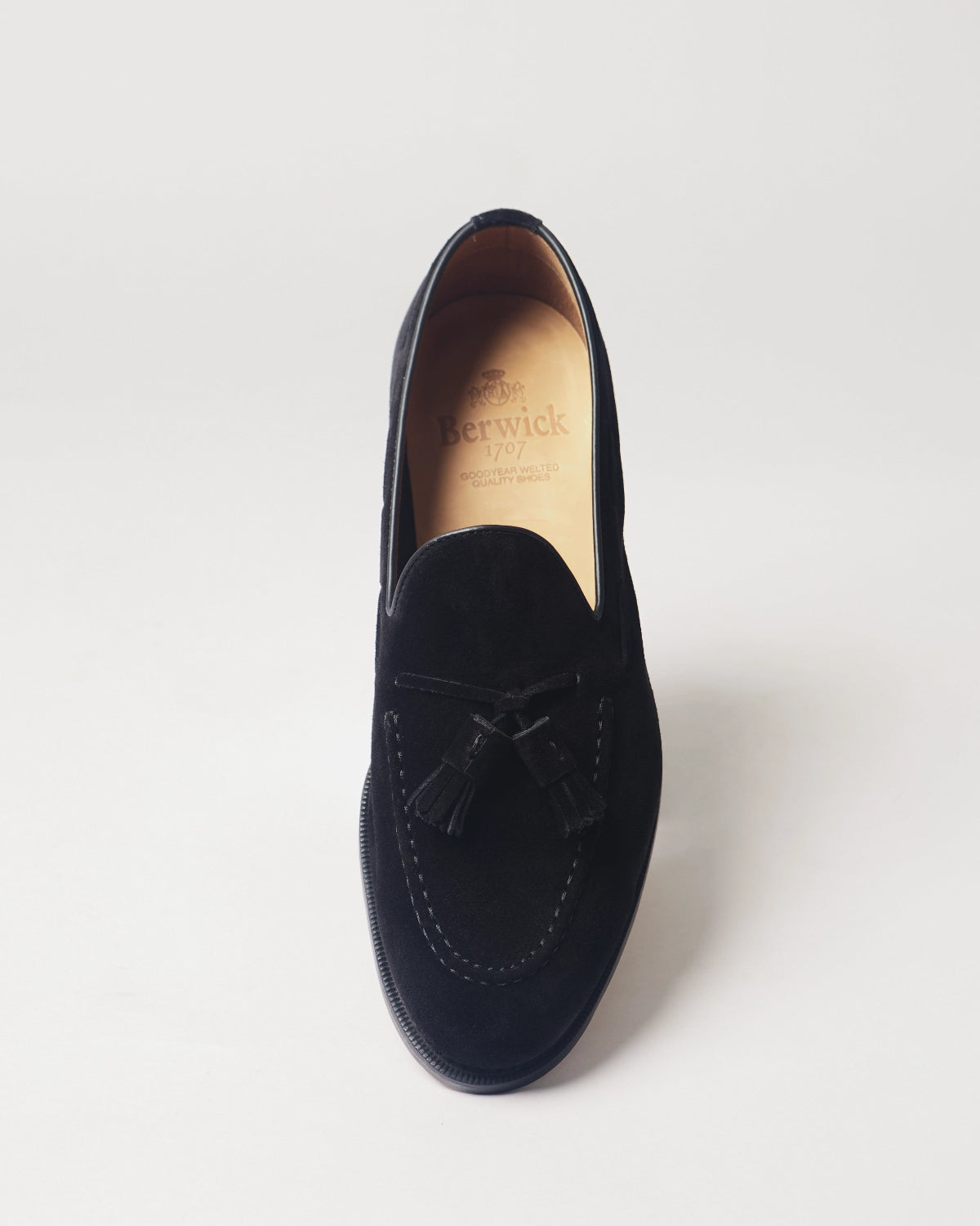 Berwick Tassel Loafer 5139 Go Rain Suede Black shoe front view