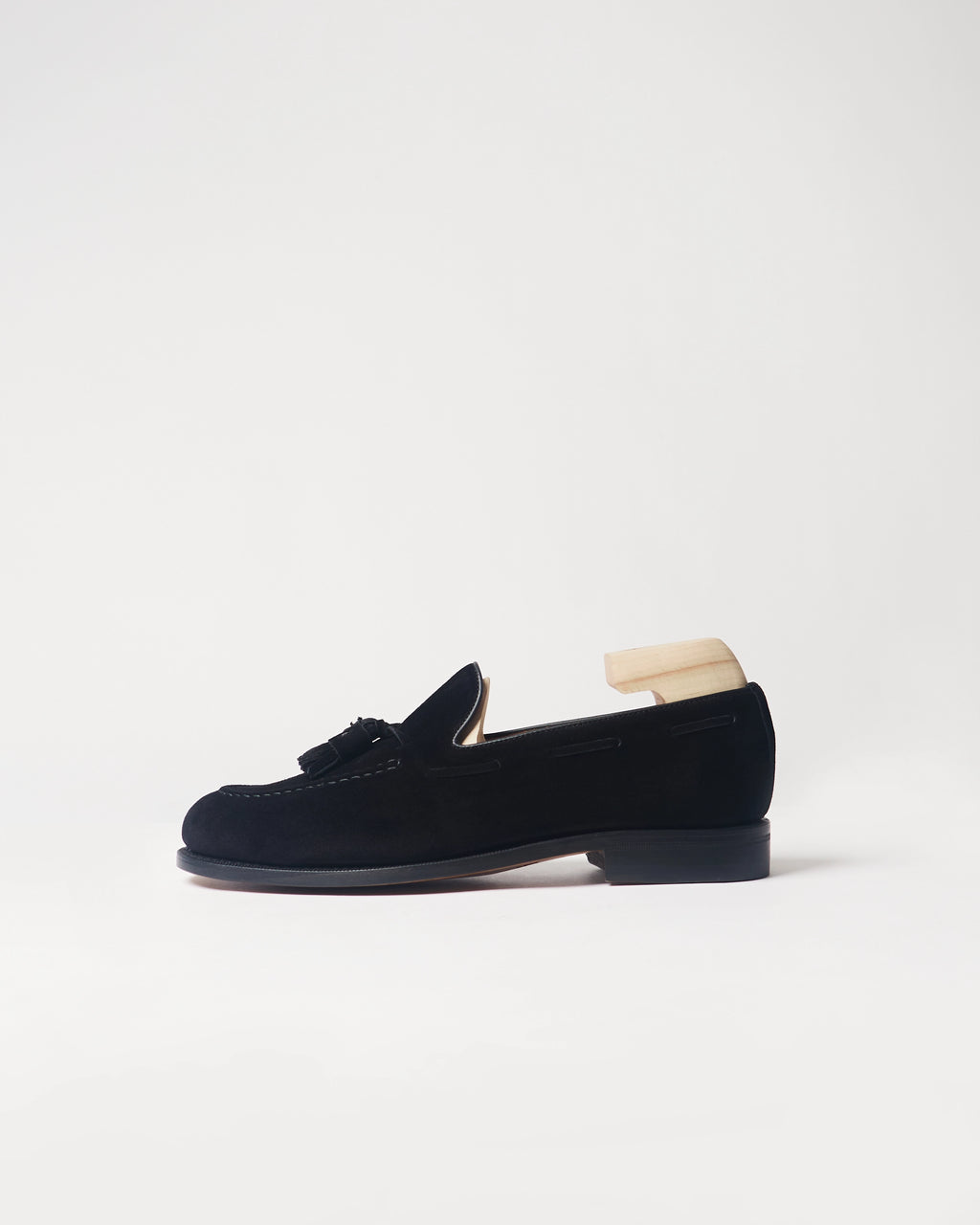 Berwick Tassel Loafer 5139 Go Rain Suede Black shoe side view