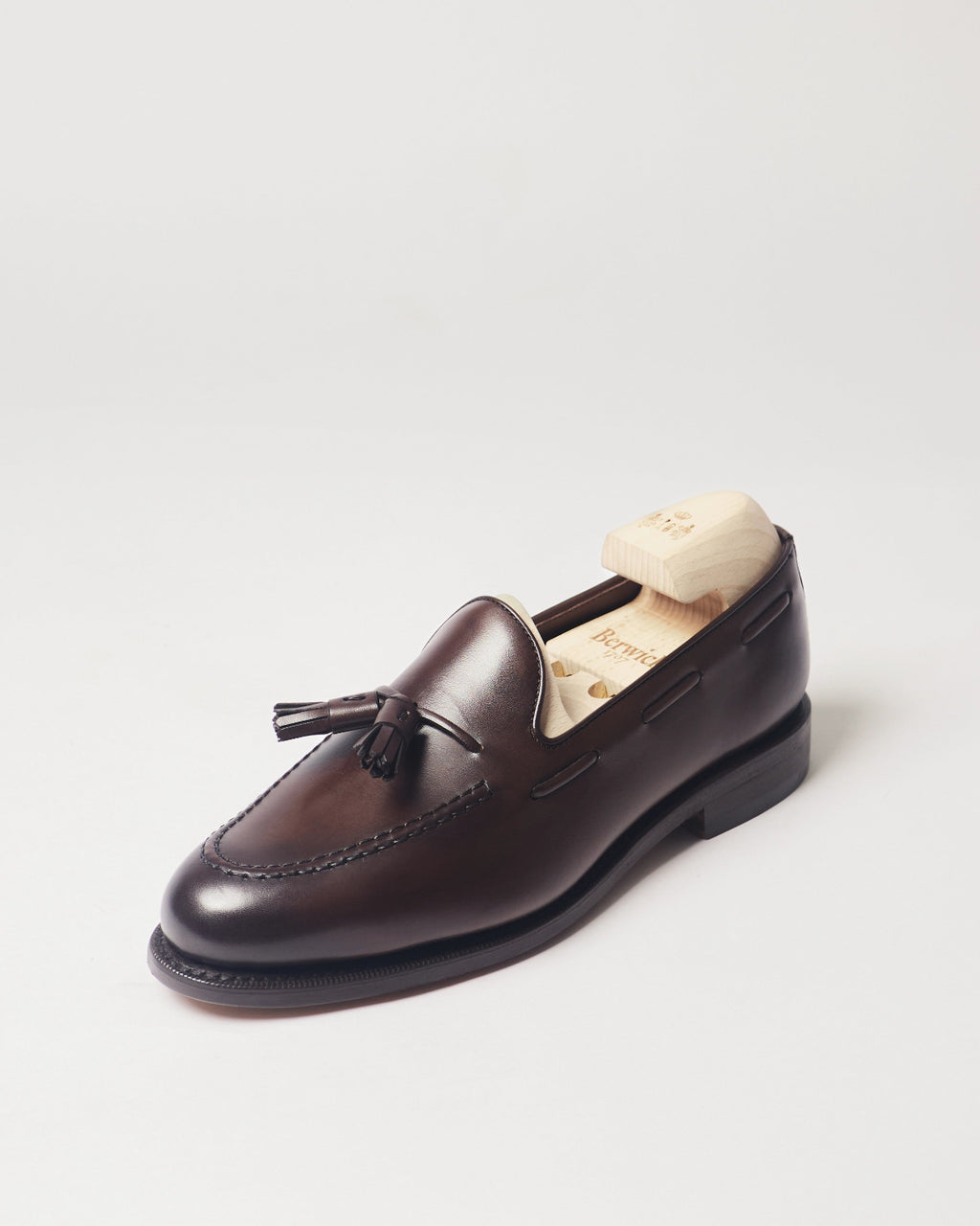Berwick Tassel Loafer 5139 Nomera Dark Brown smooth leather single shoe front angle view