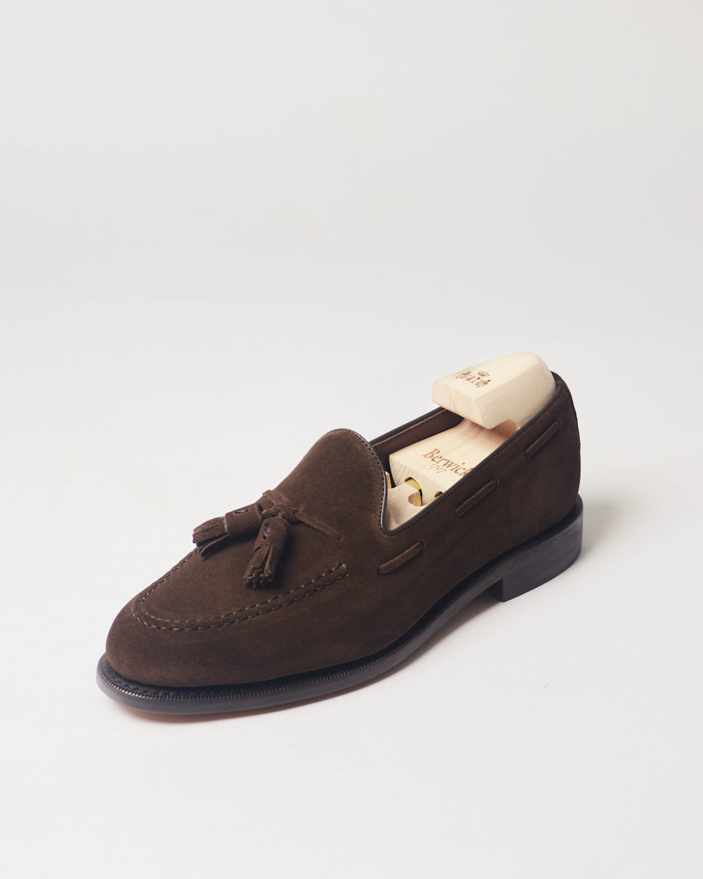 Berwick Tassel Loafer 5139 Repello Suede 173 single shoe front angle view