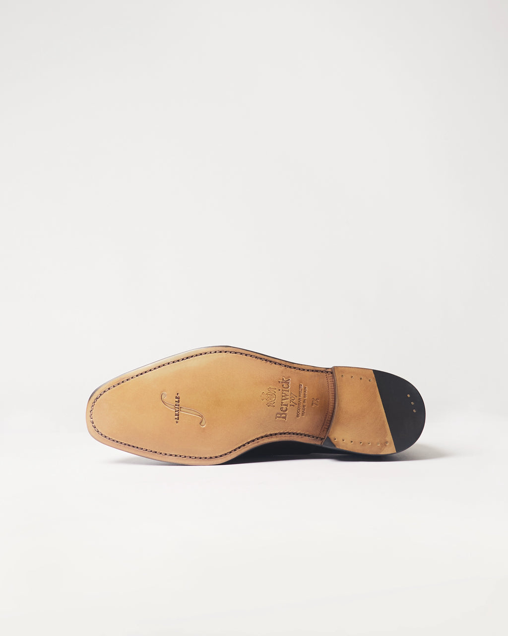 Berwick Oxford Captoe 5196 Box Calf Black smooth leather shoe leather outsole view