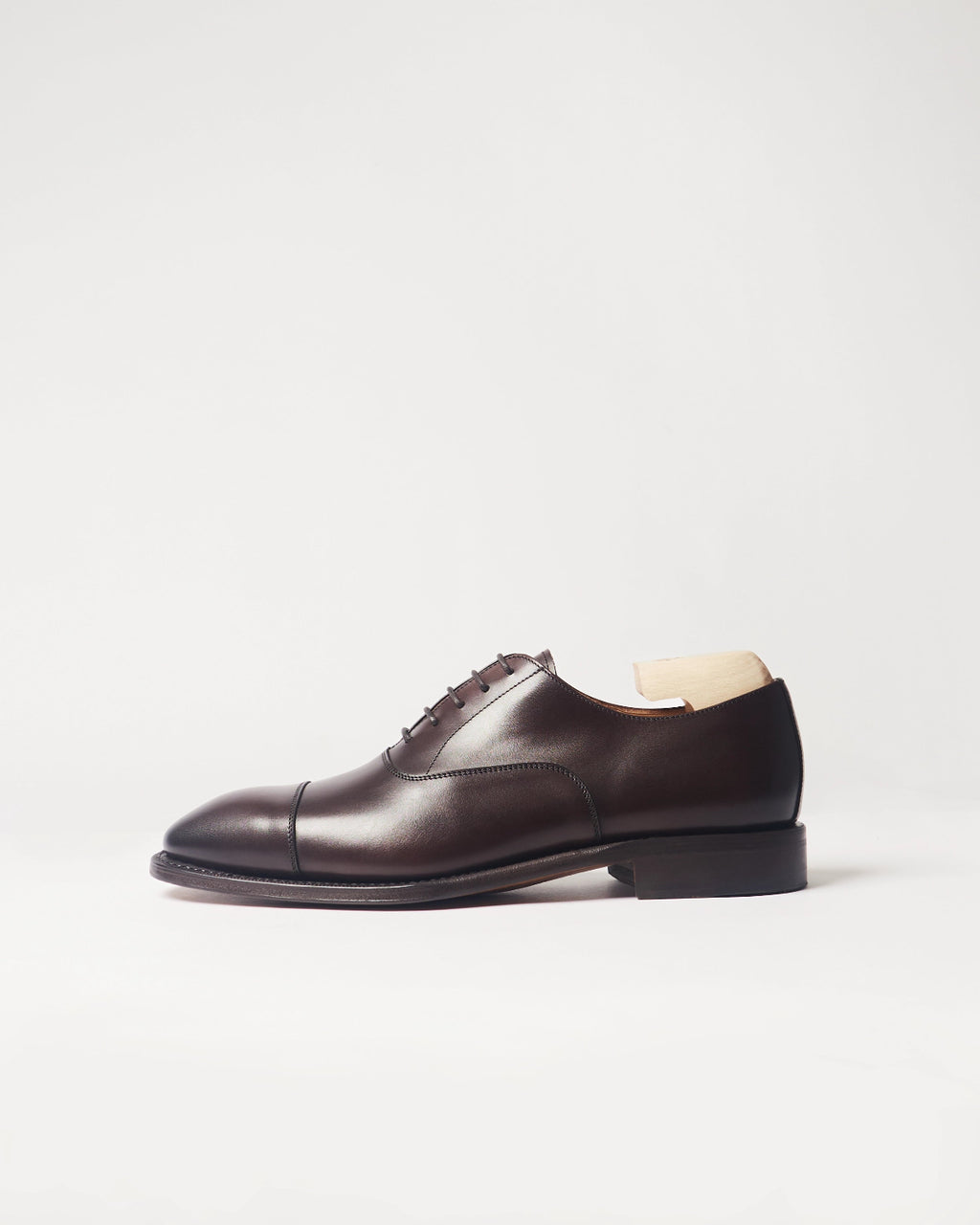 Berwick Oxford Captoe 5196 Nomera Testa Oscuro dark brown leather shoe side view