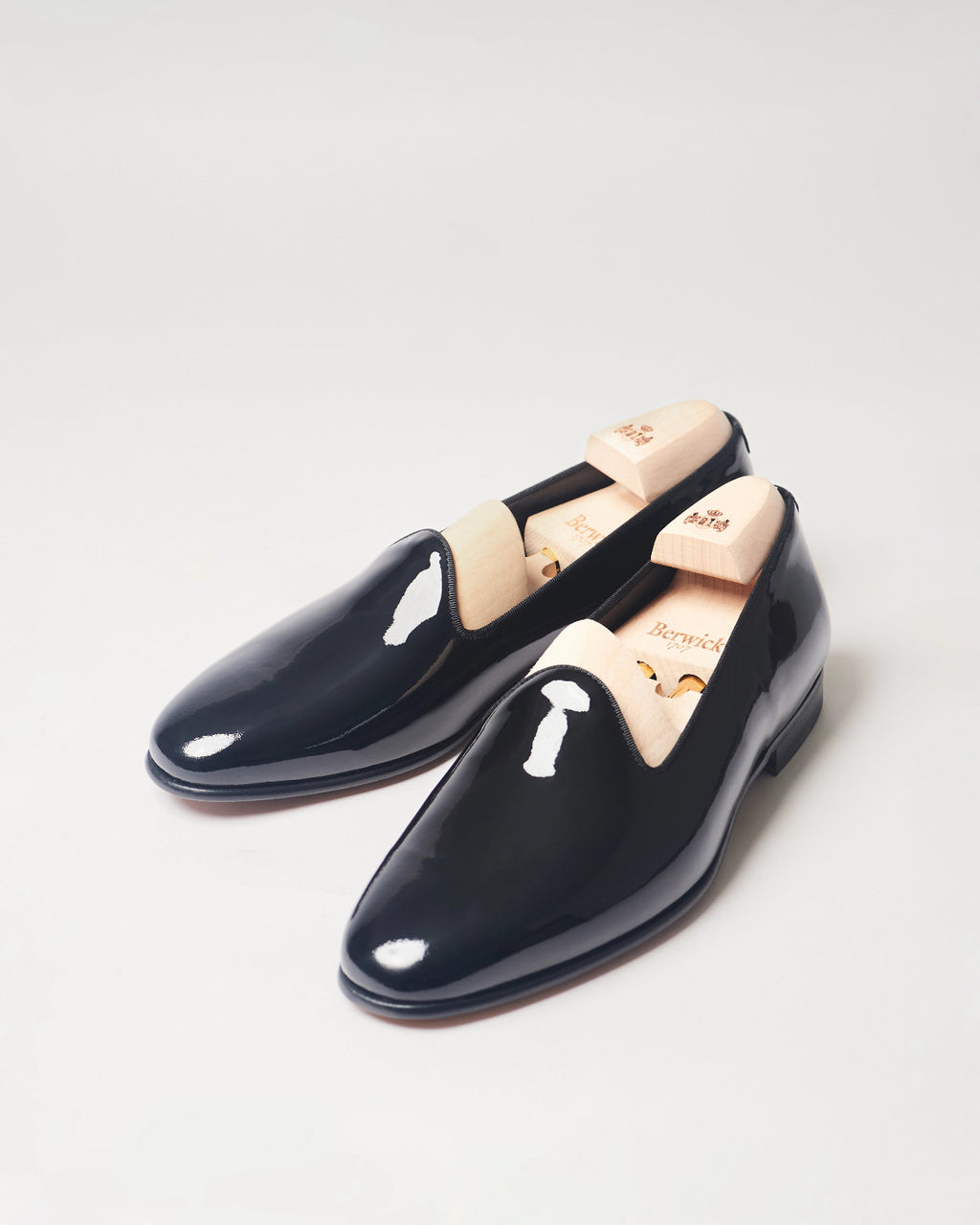 Berwick Slip On 5198 Charol Black patent leather shoes pair front angle view