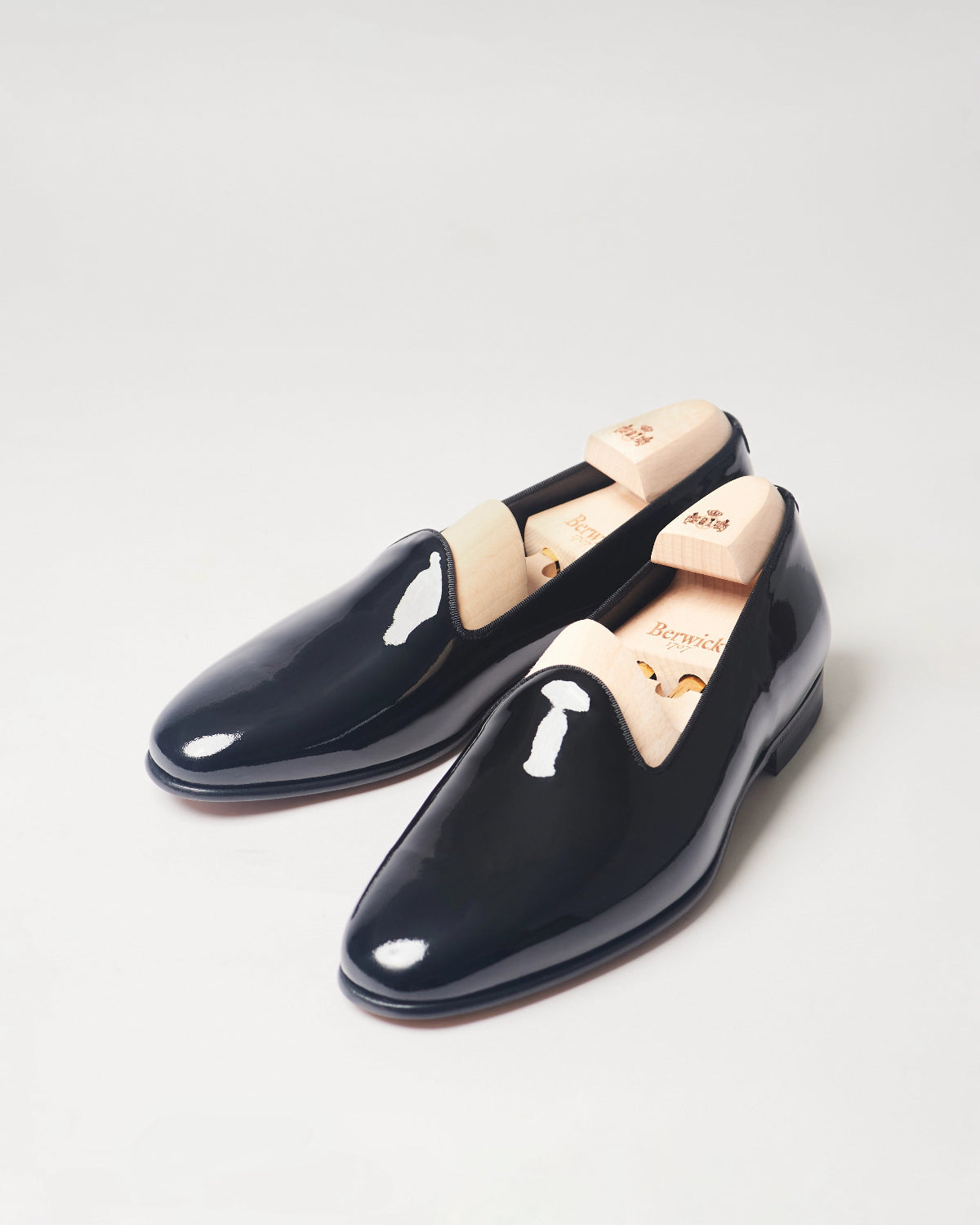 Berwick Slip On 5198 Charol Black patent leather shoes pair front angle view