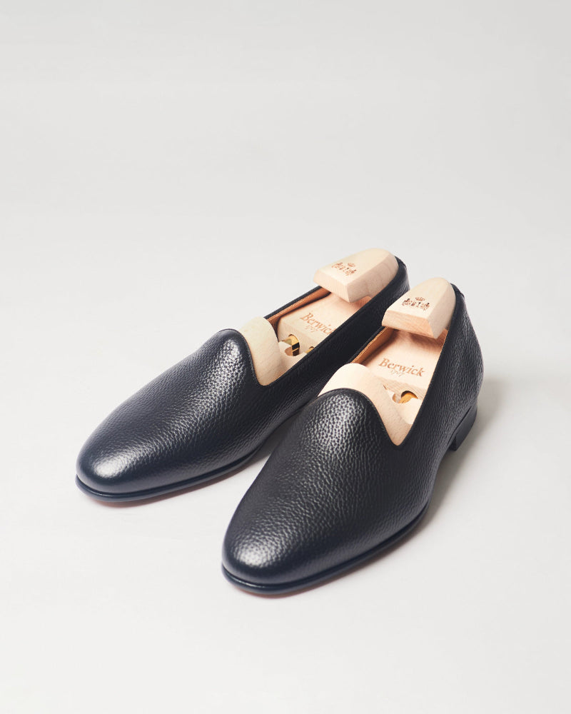 Berwick Slip On 5198 Loan Black grained leather shoes pair front angle view