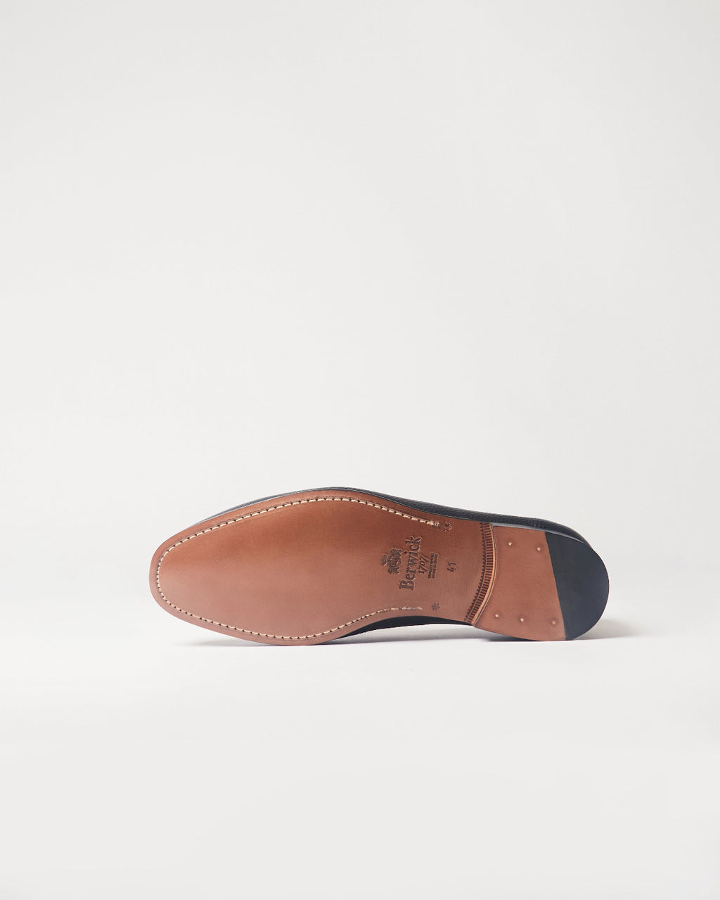 Berwick Slip On 5198 Loan Black grained leather shoes rubber outsole view