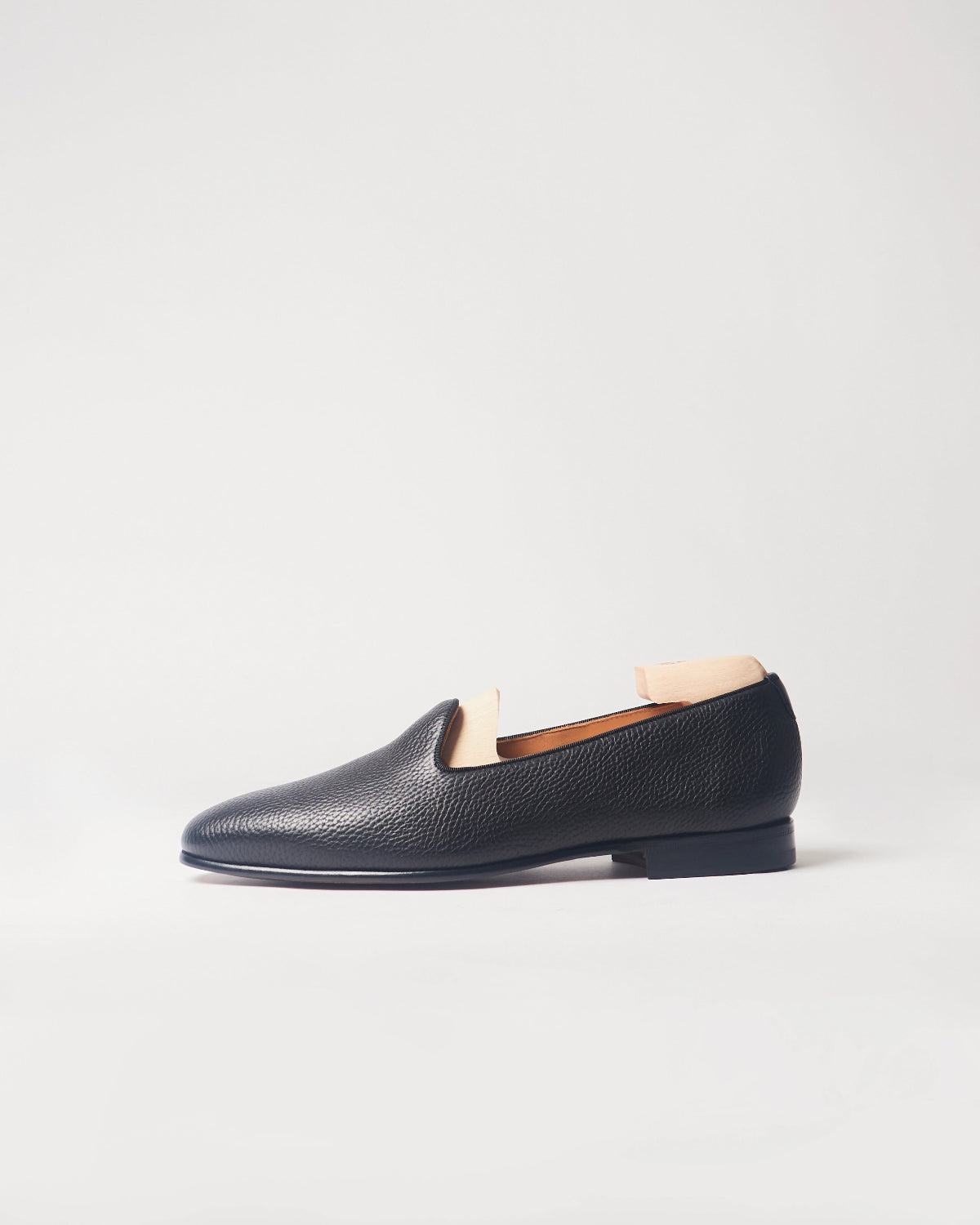 Berwick Slip On 5198 Loan Black grained leather shoes side view