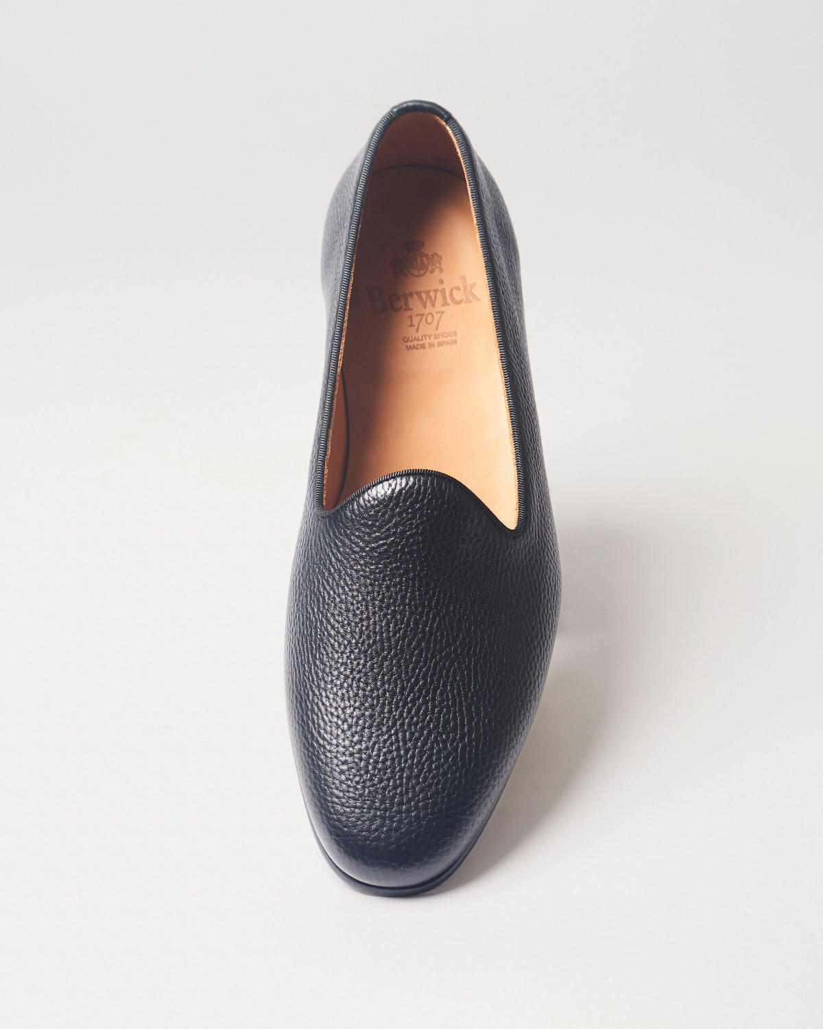Berwick Slip On 5198 Loan Black grained leather shoes top front view