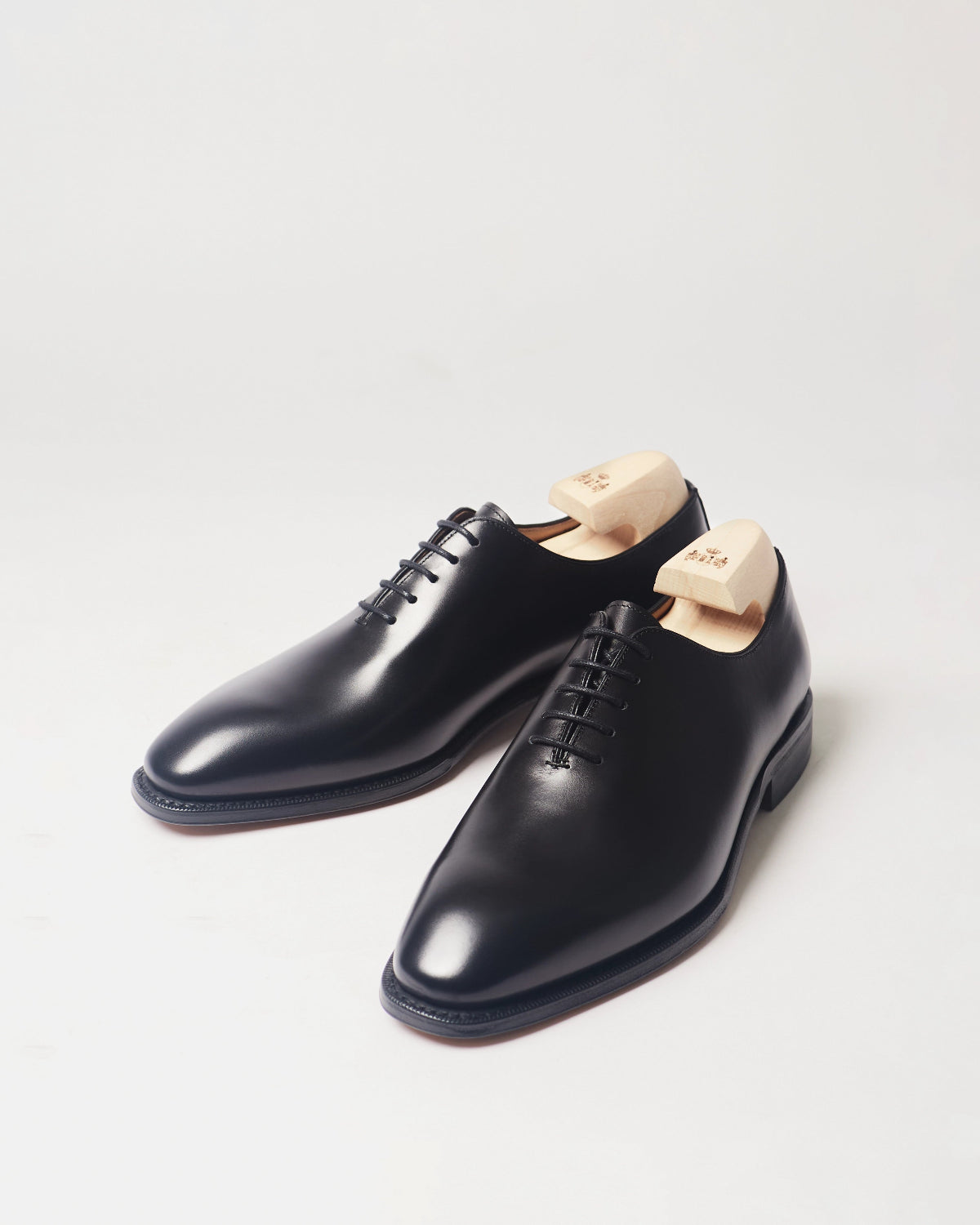 Berwick Wholecut Oxford 5216 Box Calf Black smooth leather shoes pair front angle view