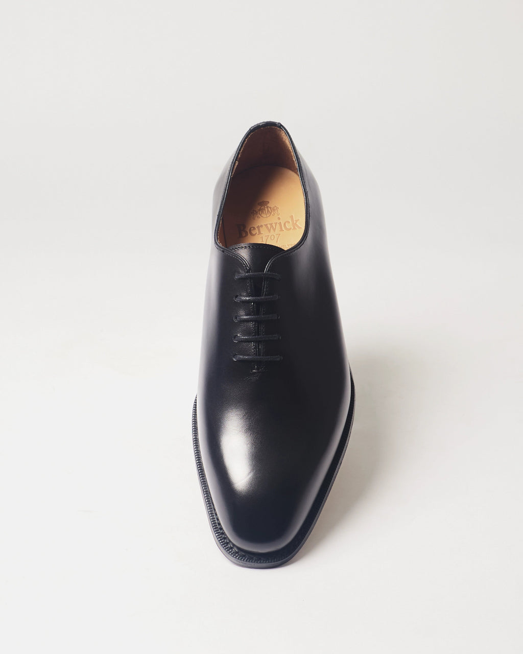 Berwick Wholecut Oxford 5216 Box Calf Black smooth leather shoe front view