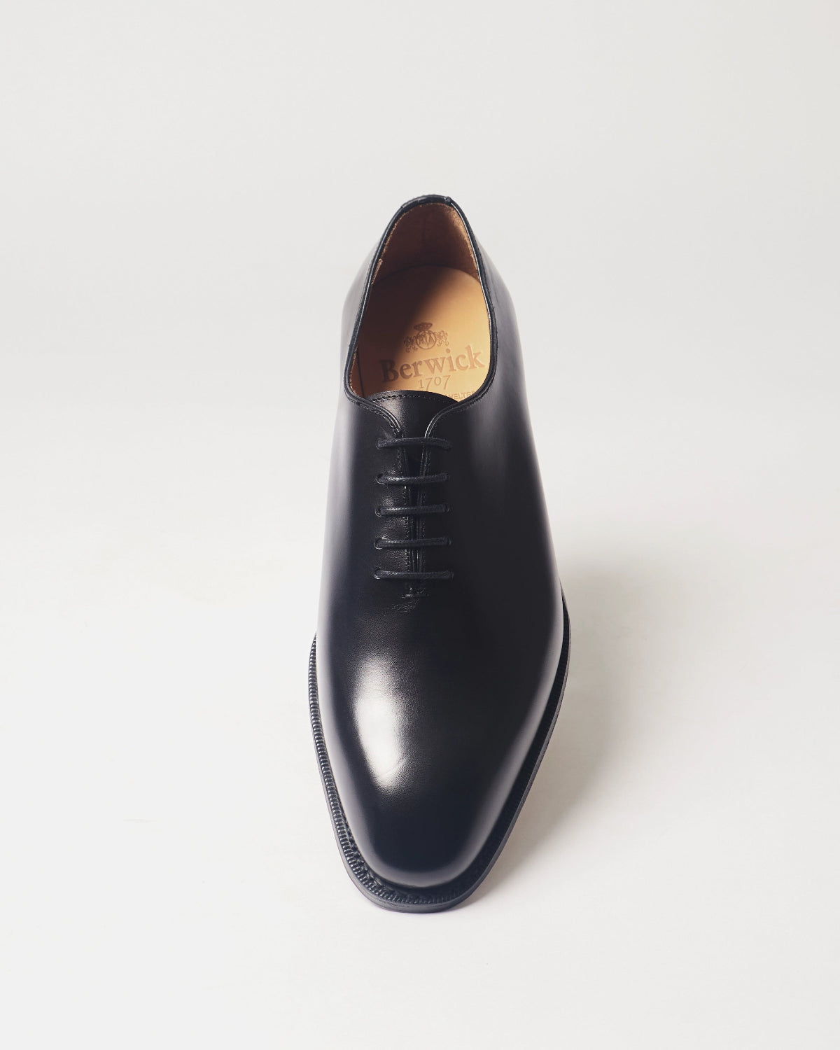 Berwick Wholecut Oxford 5216 Box Calf Black smooth leather shoe front view
