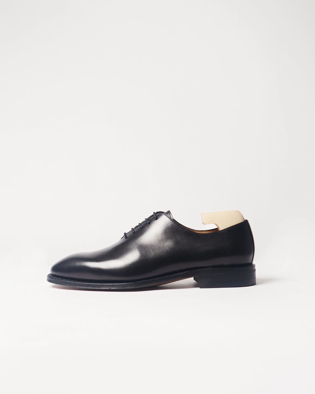 Berwick Wholecut Oxford 5216 Box Calf Black smooth leather shoe side view