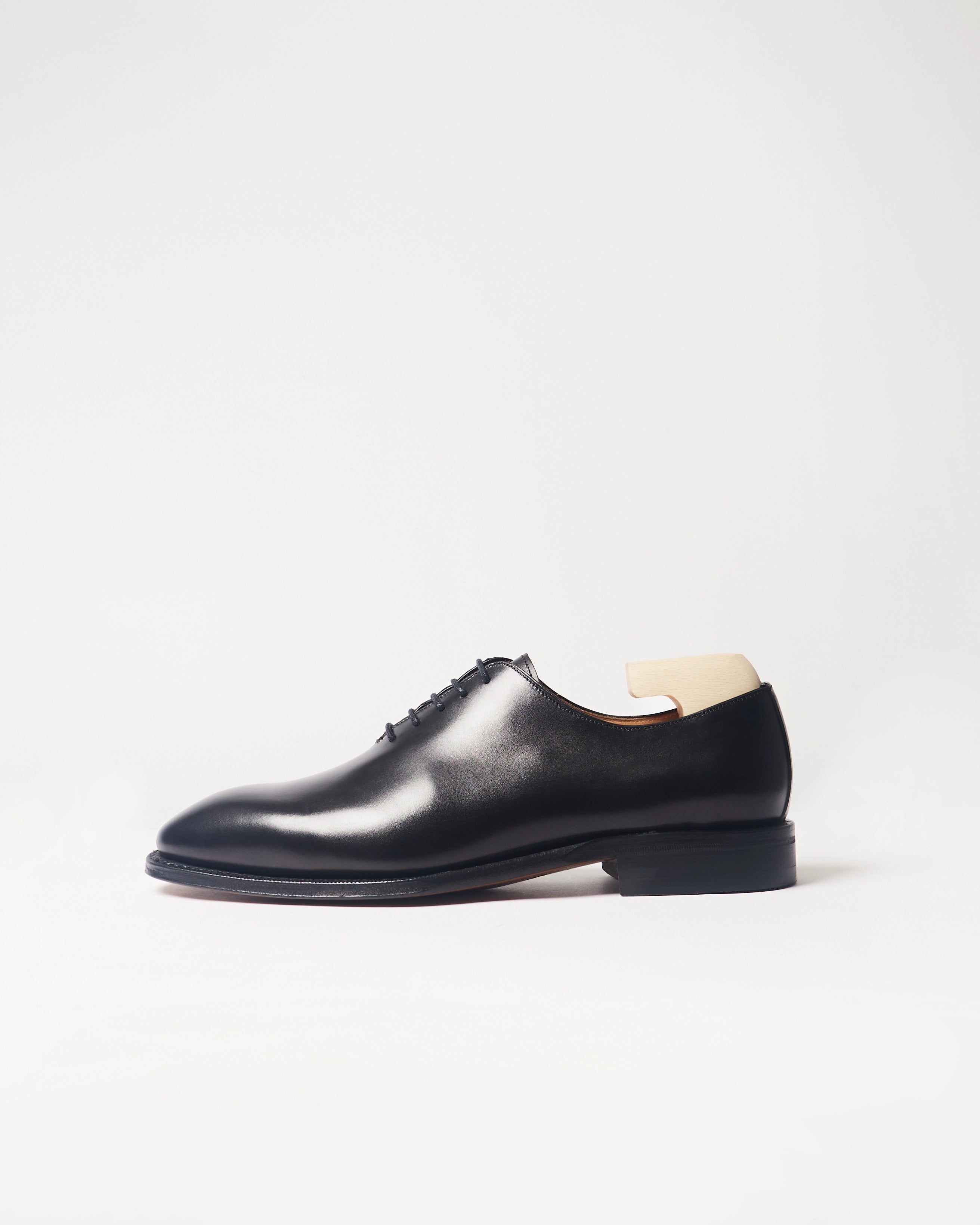 Berwick Wholecut Oxford 5216 Box Calf Black smooth leather shoe side view