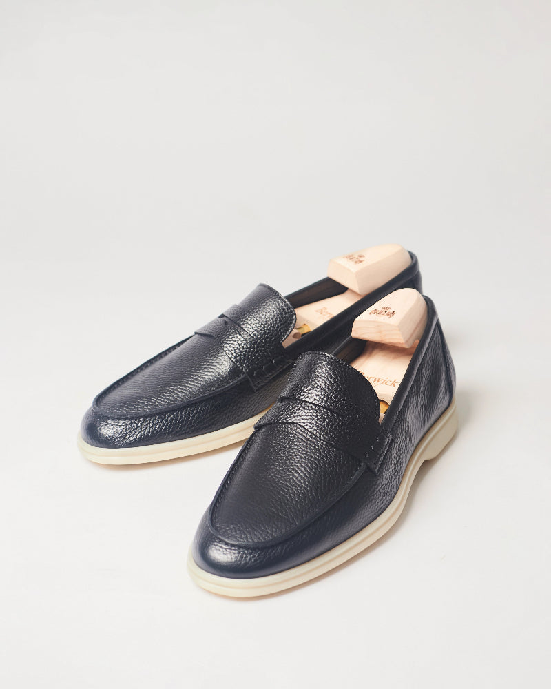 Berwick Flex Walk Penny Loafer 5371 Loan Black grained leather shoes pair front angle view