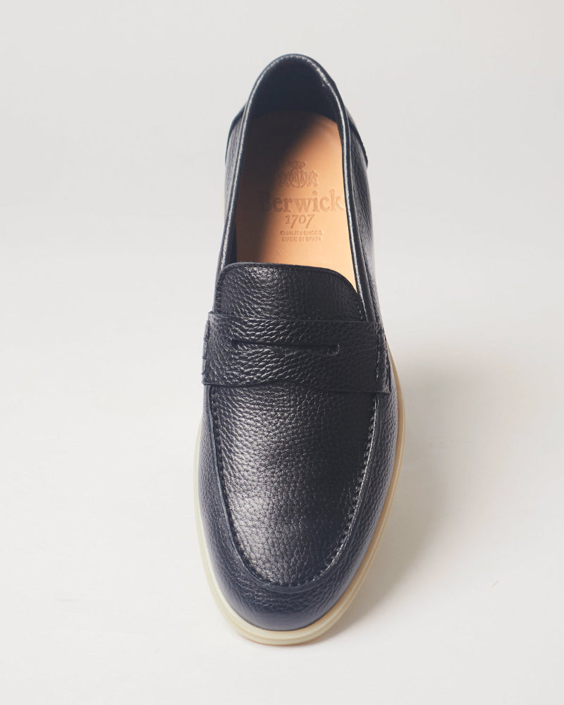 Berwick Flex Walk Penny Loafer 5371 Loan Black grained leather shoes top front view