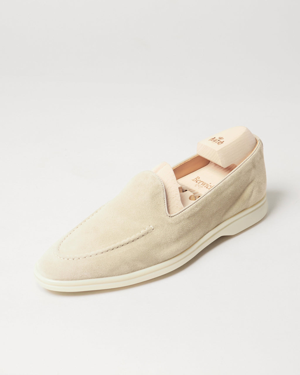 Berwick Flex Walk Apron Loafer 5505 Go Rain Janus Suede Sughero single shoe front angle view