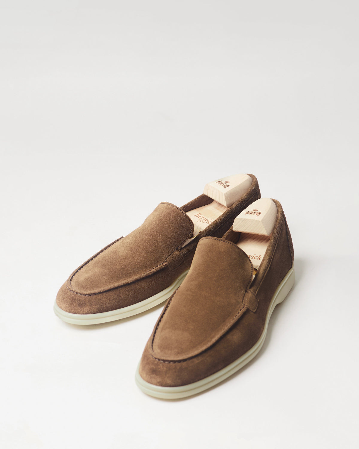 Berwick Flex Walk Loafer 5542 Go Rain Janus Suede Noce brown shoes pair front angle view