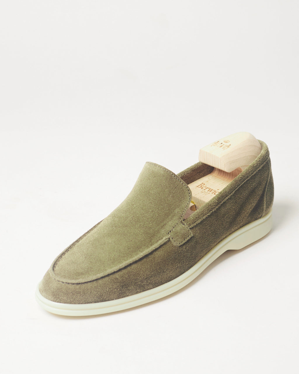 Berwick Flex Walk Loafer 5542 Go Rain Janus Suede Quercia single shoe front angle view