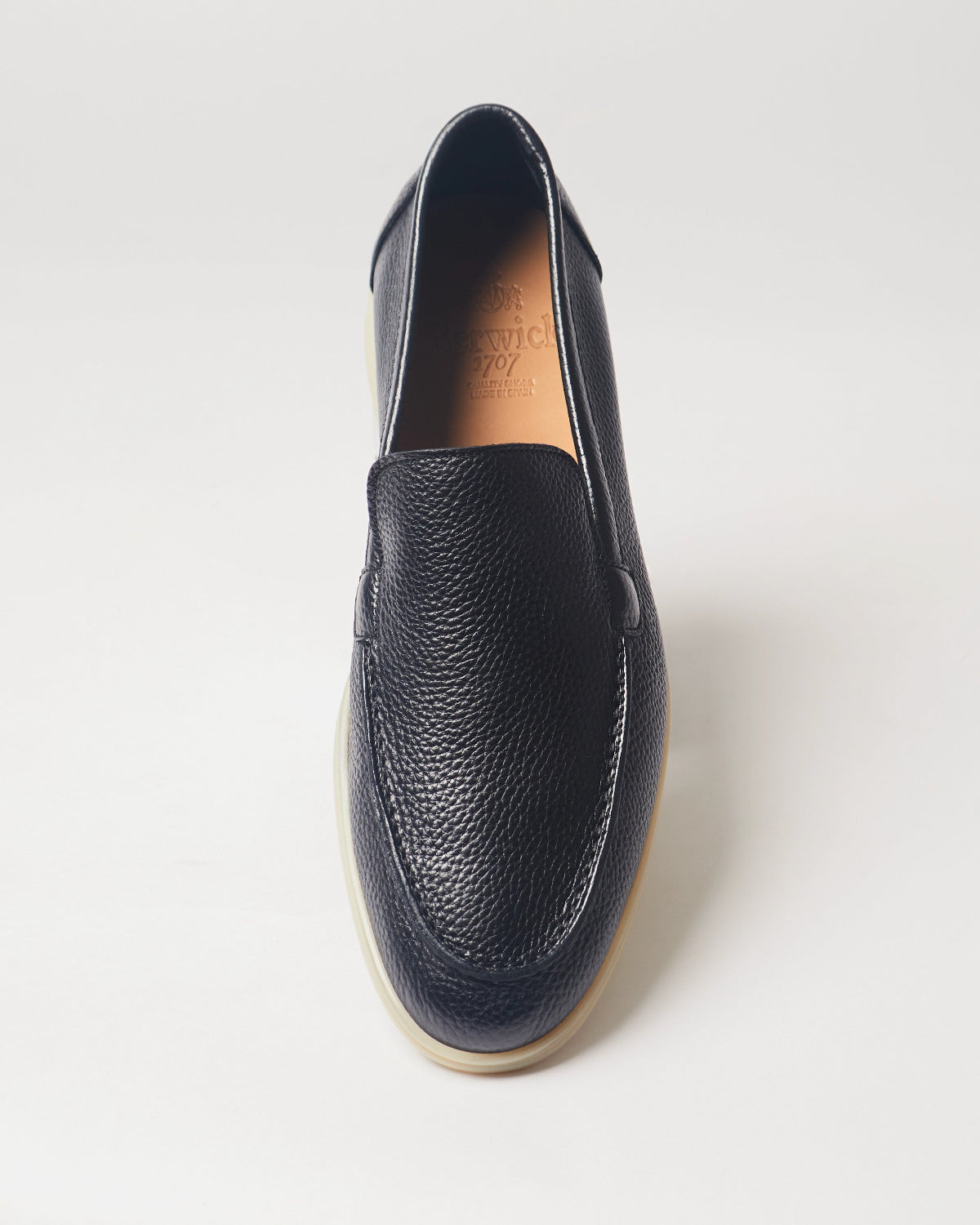 Berwick Flex Walk Loafer 5542 Loan Black grained leather shoes top front view