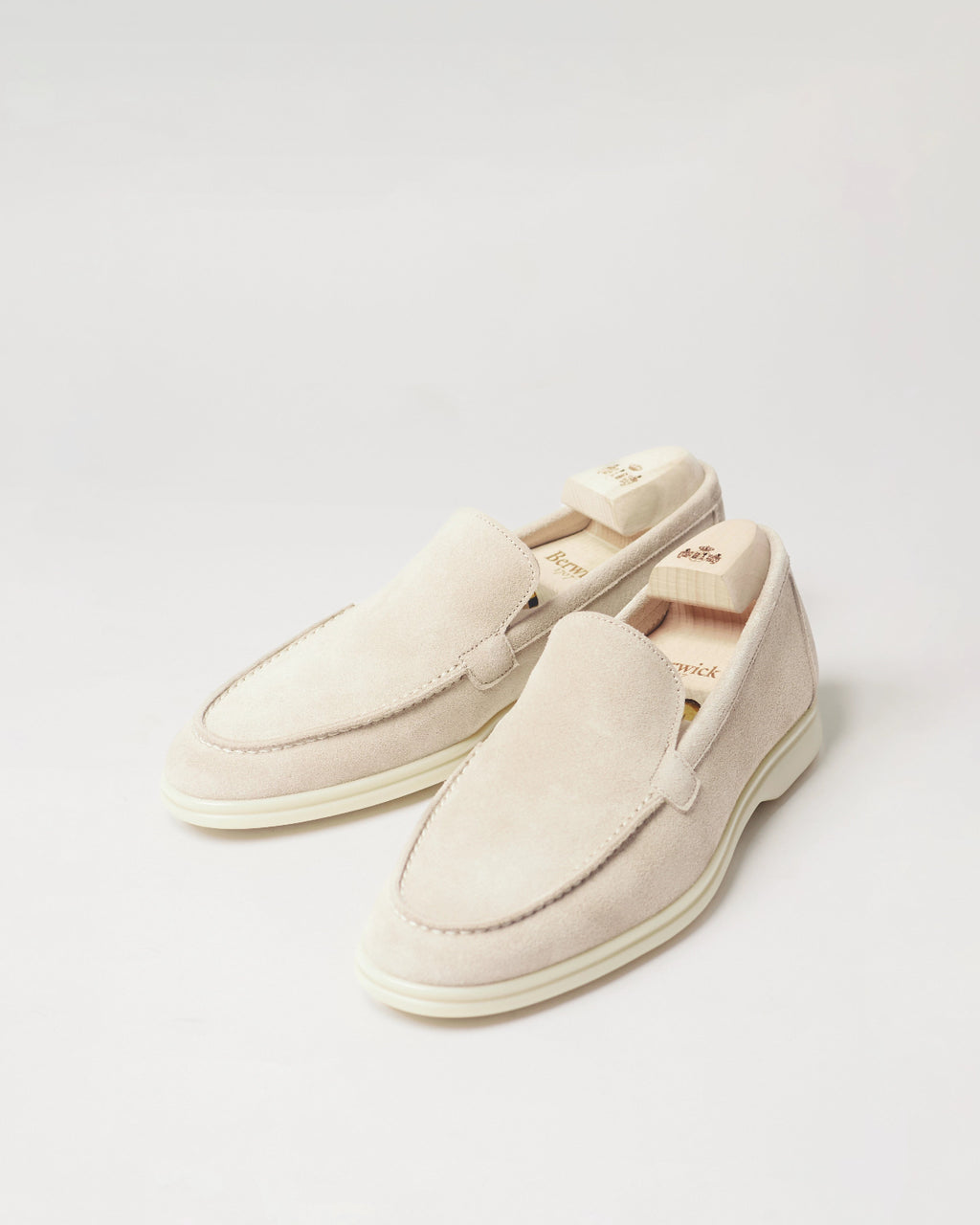 Berwick Flex Walk Loafer 5542 Yankee Suede Avola shoes pair front angle view