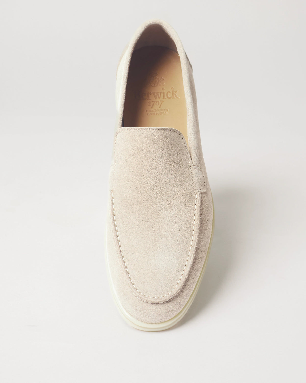 Berwick Flex Walk Loafer 5542 Yankee Suede Avola shoe front view