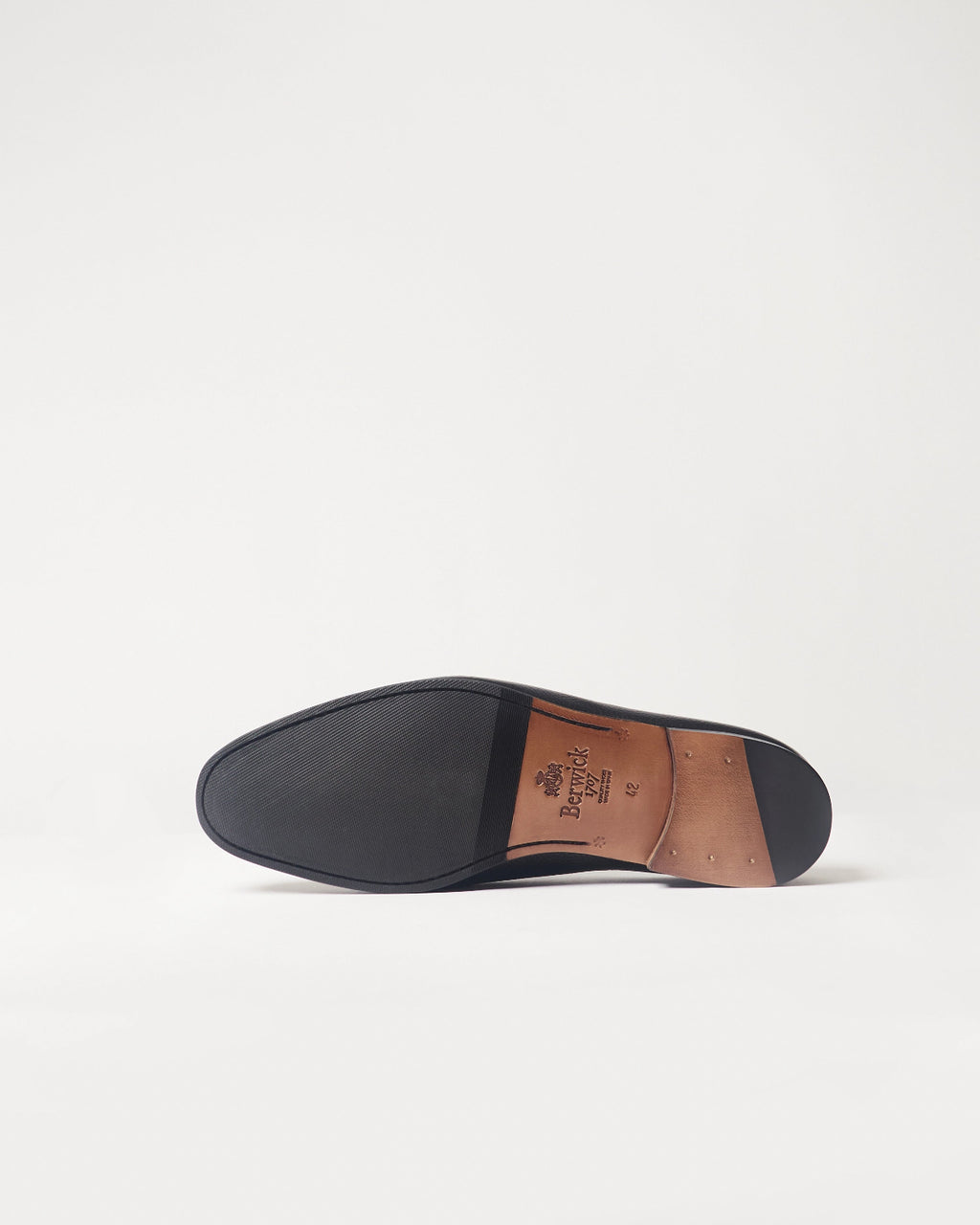 Berwick Slipper 5584 Loan Black grained leather shoes rubber outsole