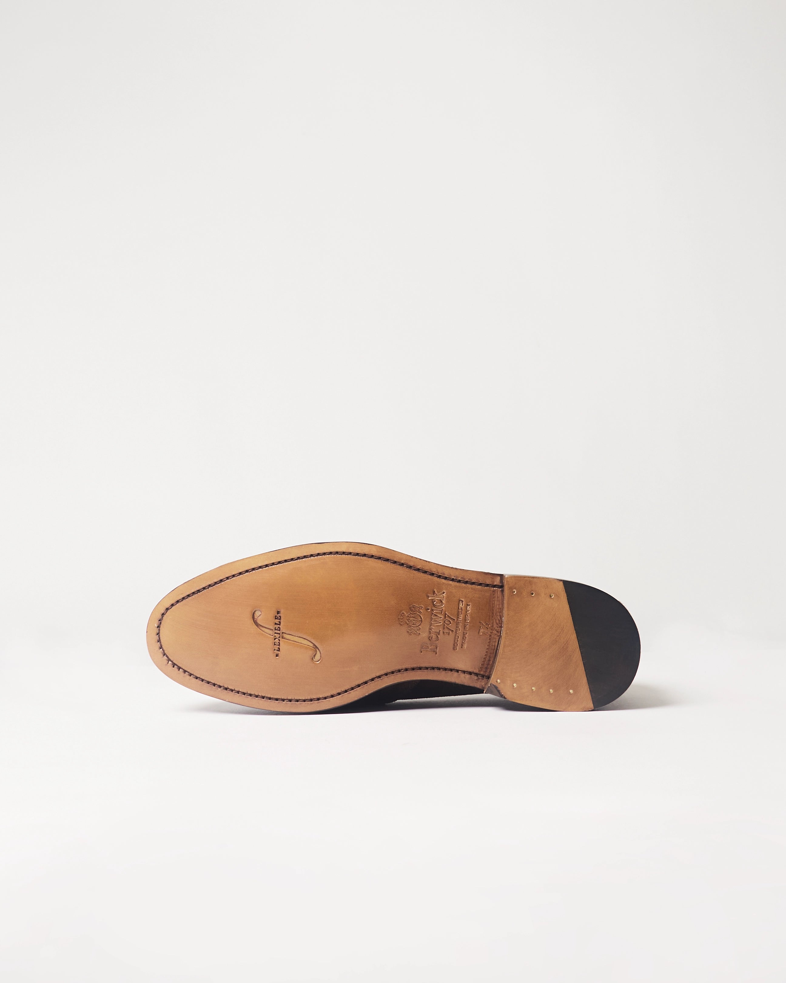 Berwick Full Strap Loafer 5723 Repello Suede Gum Oil 173 shoe rubber outsole view
