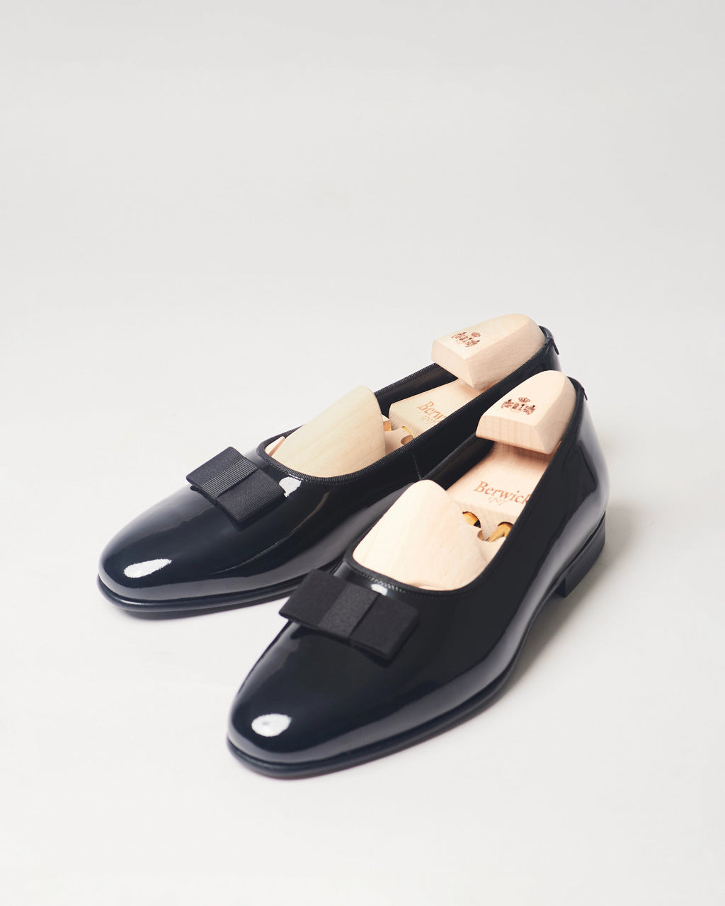 Berwick Belgian Loafers 5744 Charol Black patent leather shoes pair front angle view