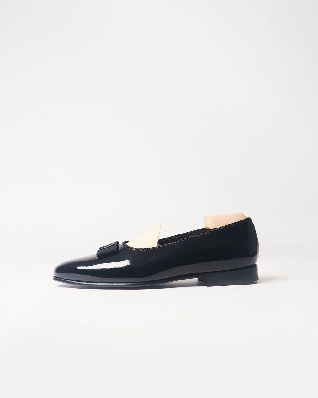 Berwick Belgian Loafers 5744 Charol Black patent leather shoes side view