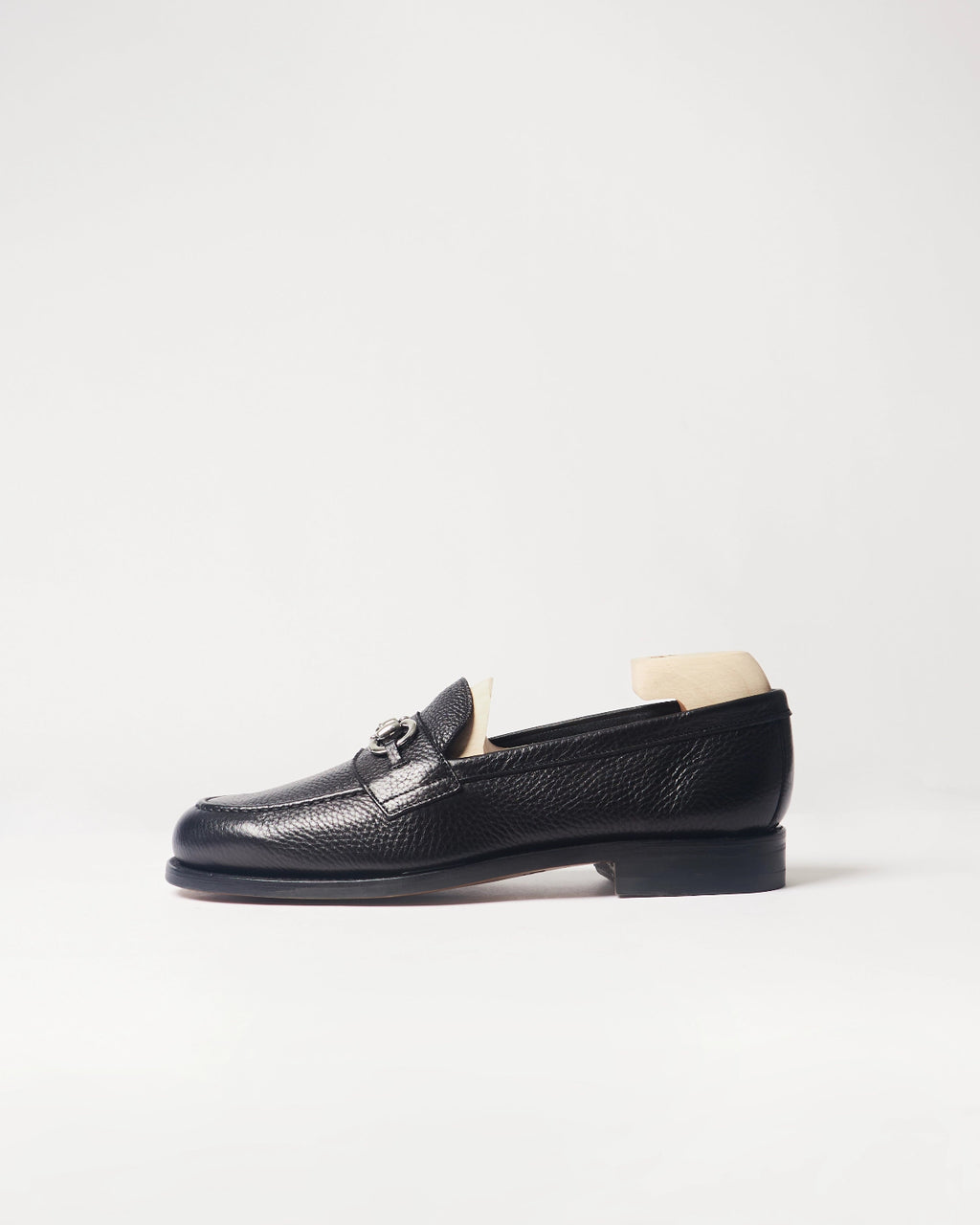 Berwick Horsebit Loafer 5791 Loan Black grained leather shoes side view