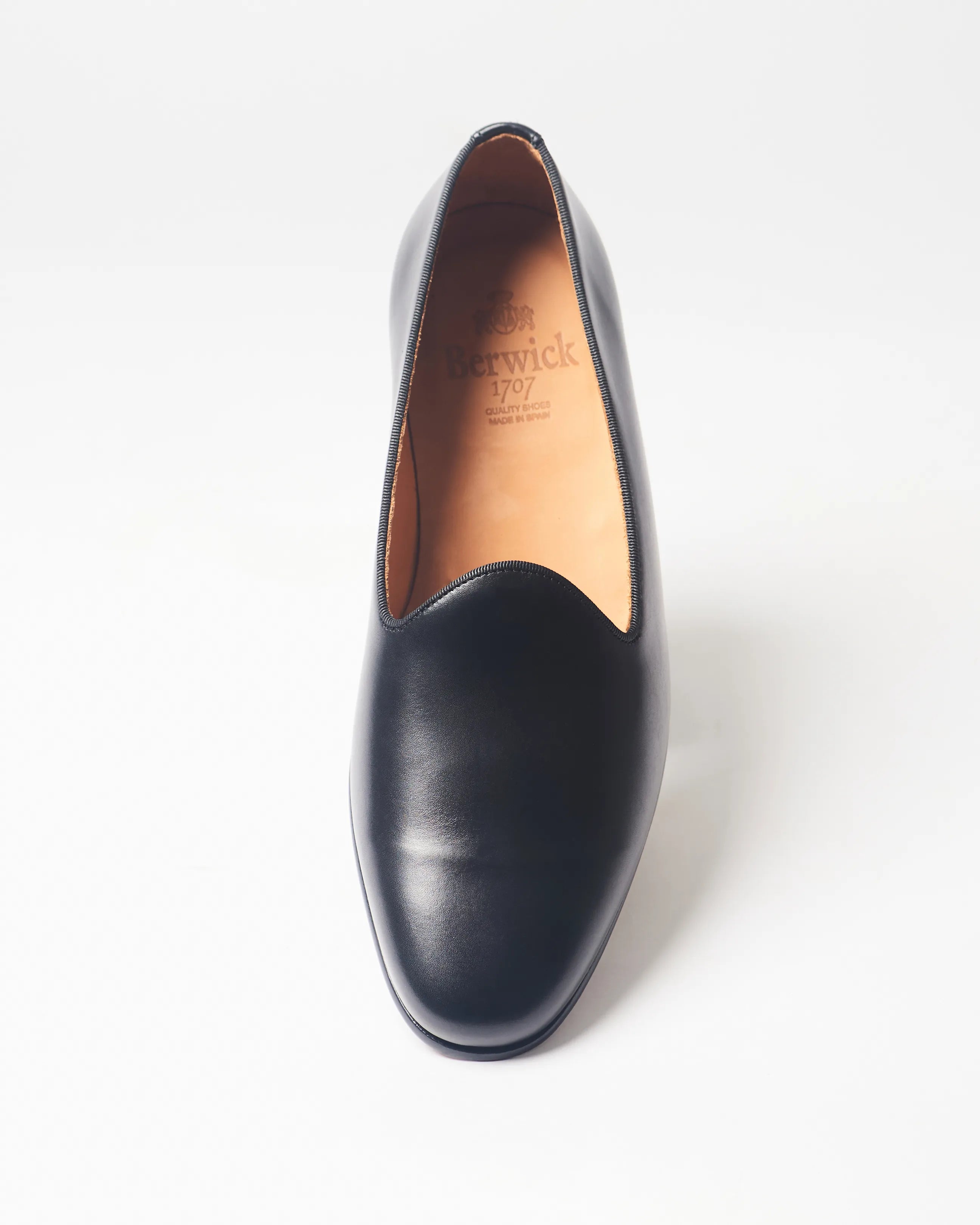 Berwick Slip On 5198 Box Calf loafers in Black top view